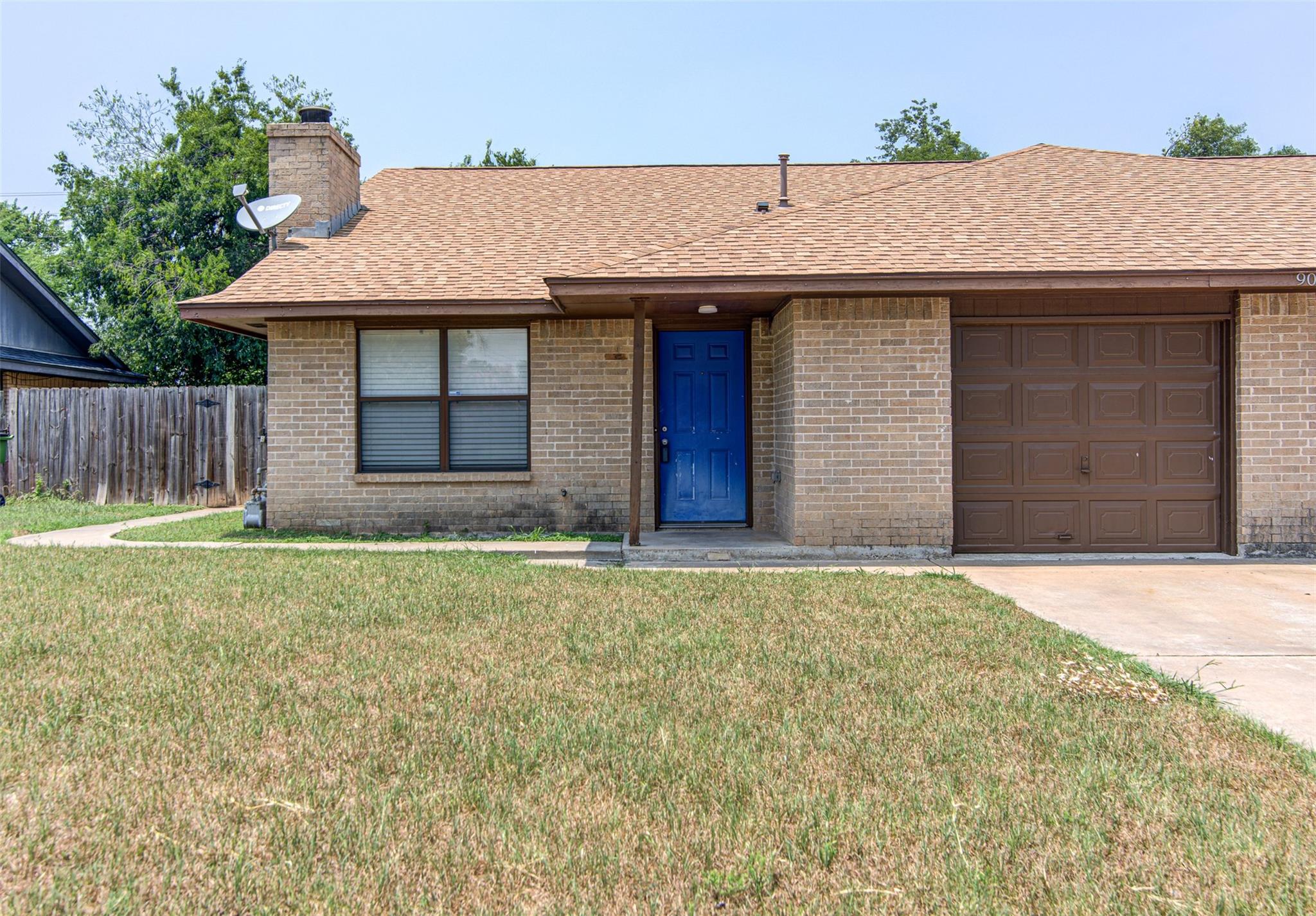 904 Country Aire Dr A Property Photo 1