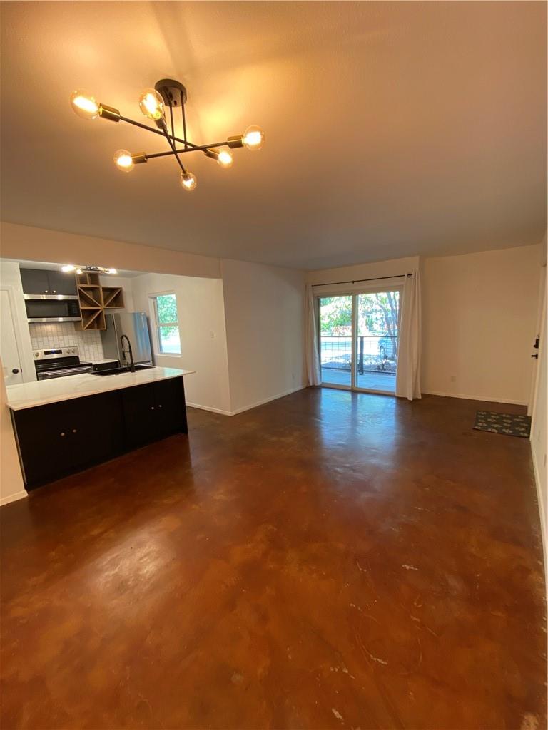 2119 Oxford Ave #b Property Photo 2