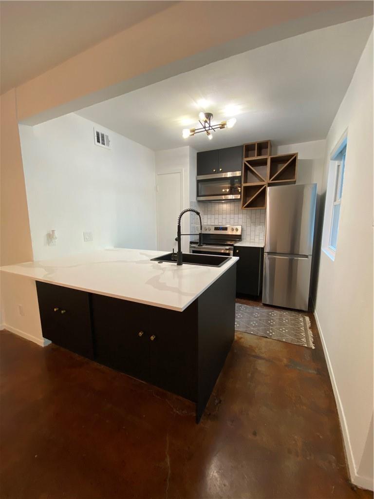 2119 Oxford Ave #b Property Photo 3