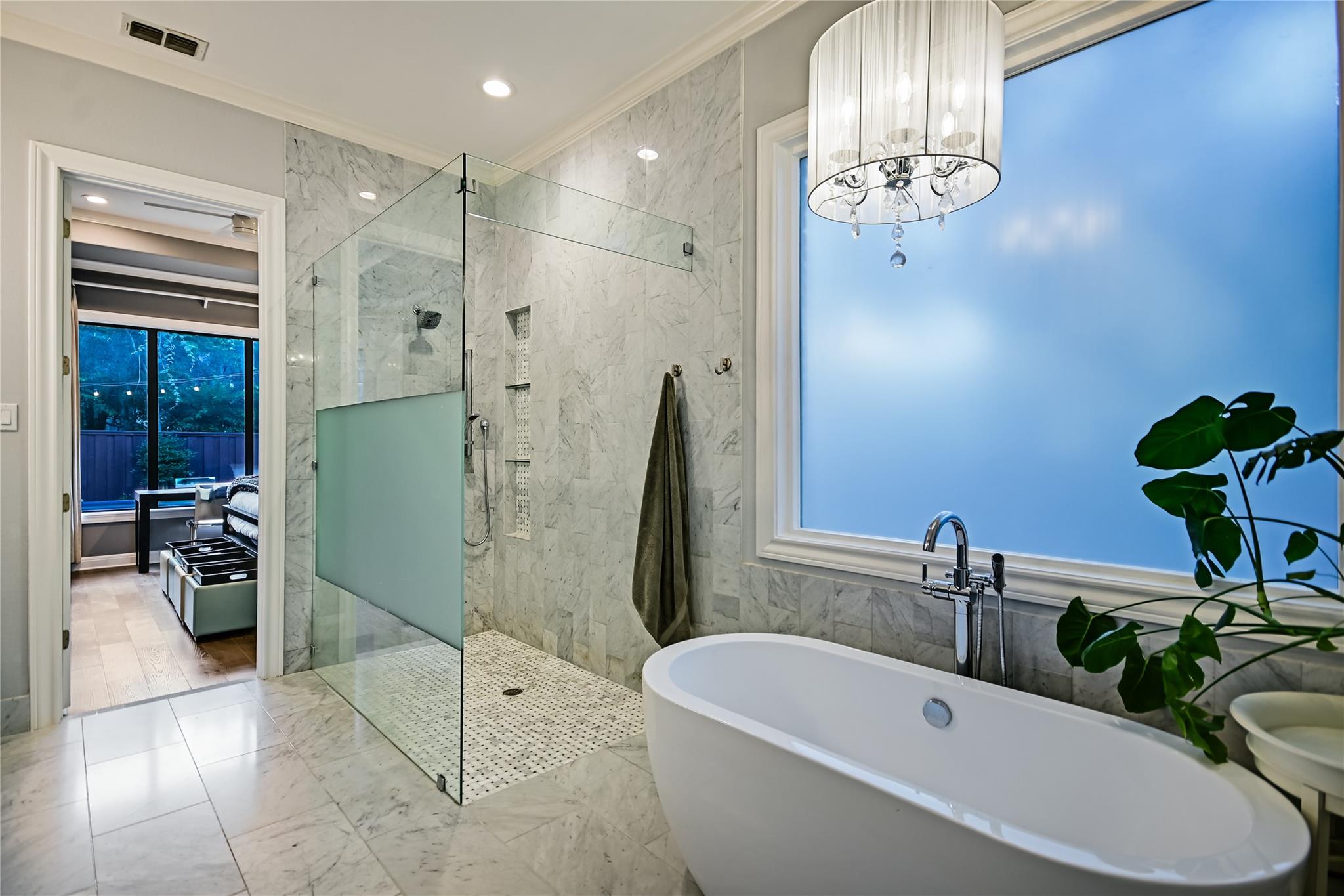 1208 Grosvener Ct Property Photo 20