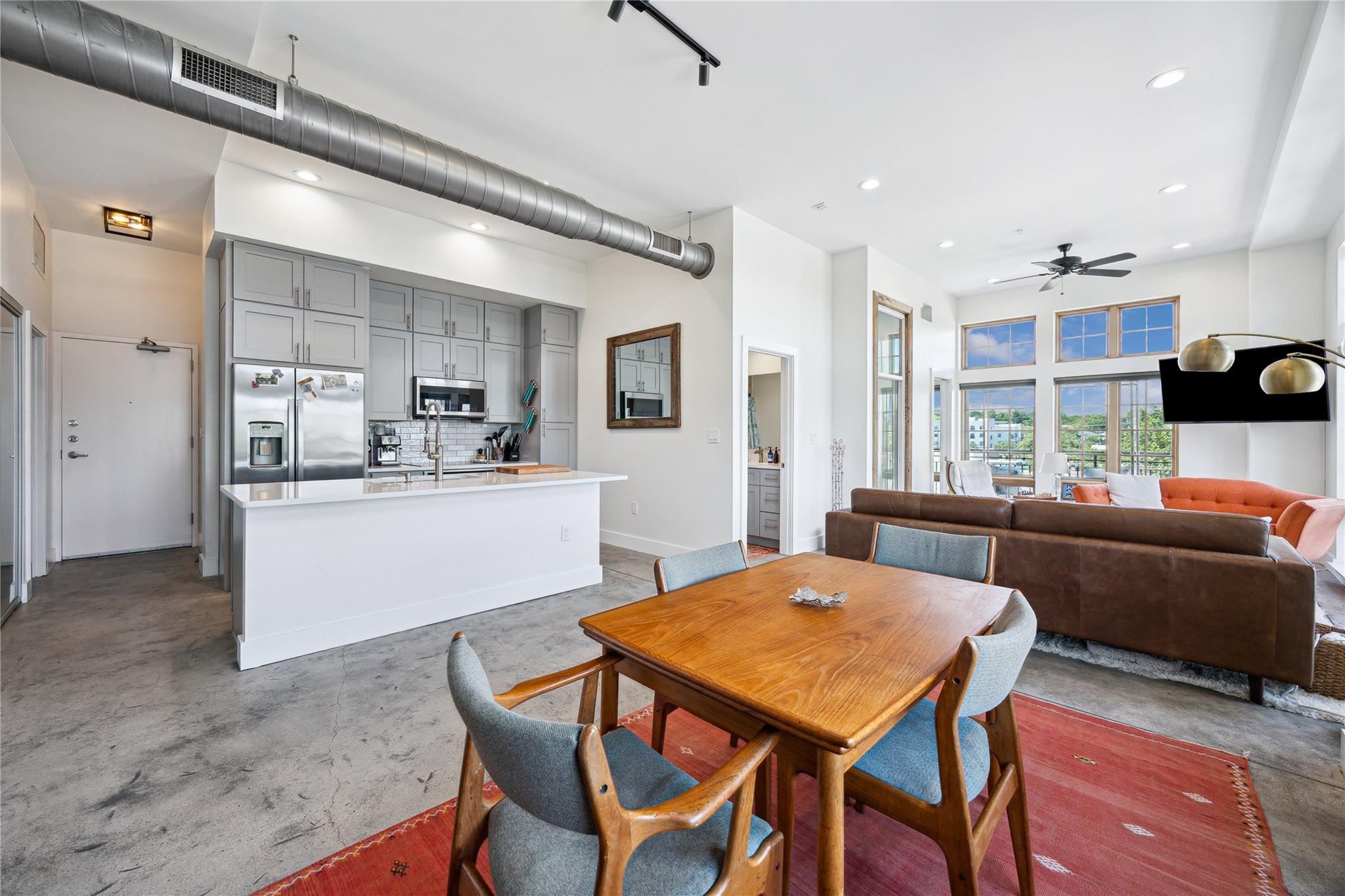 9761097 Property Photo 3