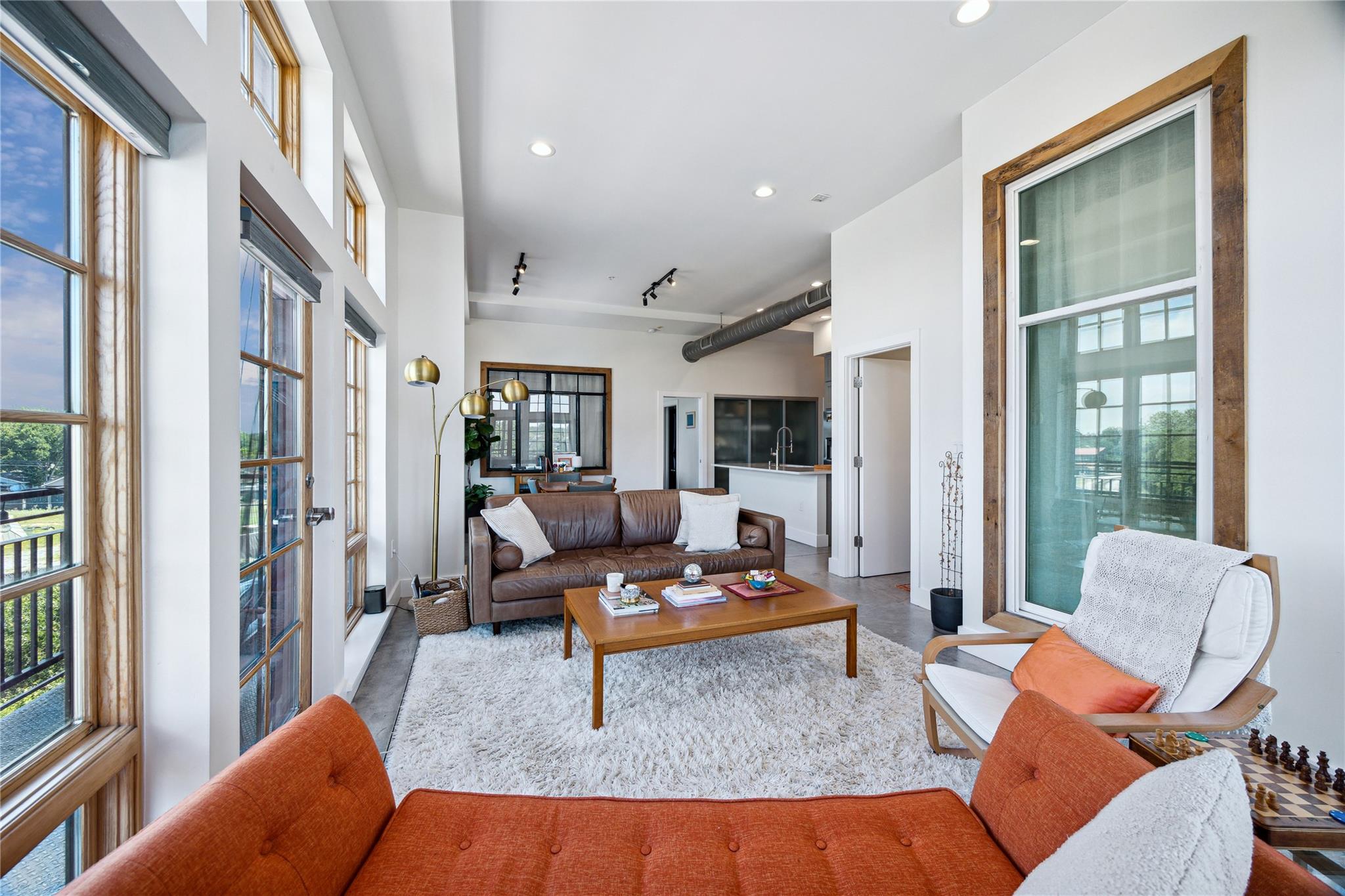 9761097 Property Photo 6