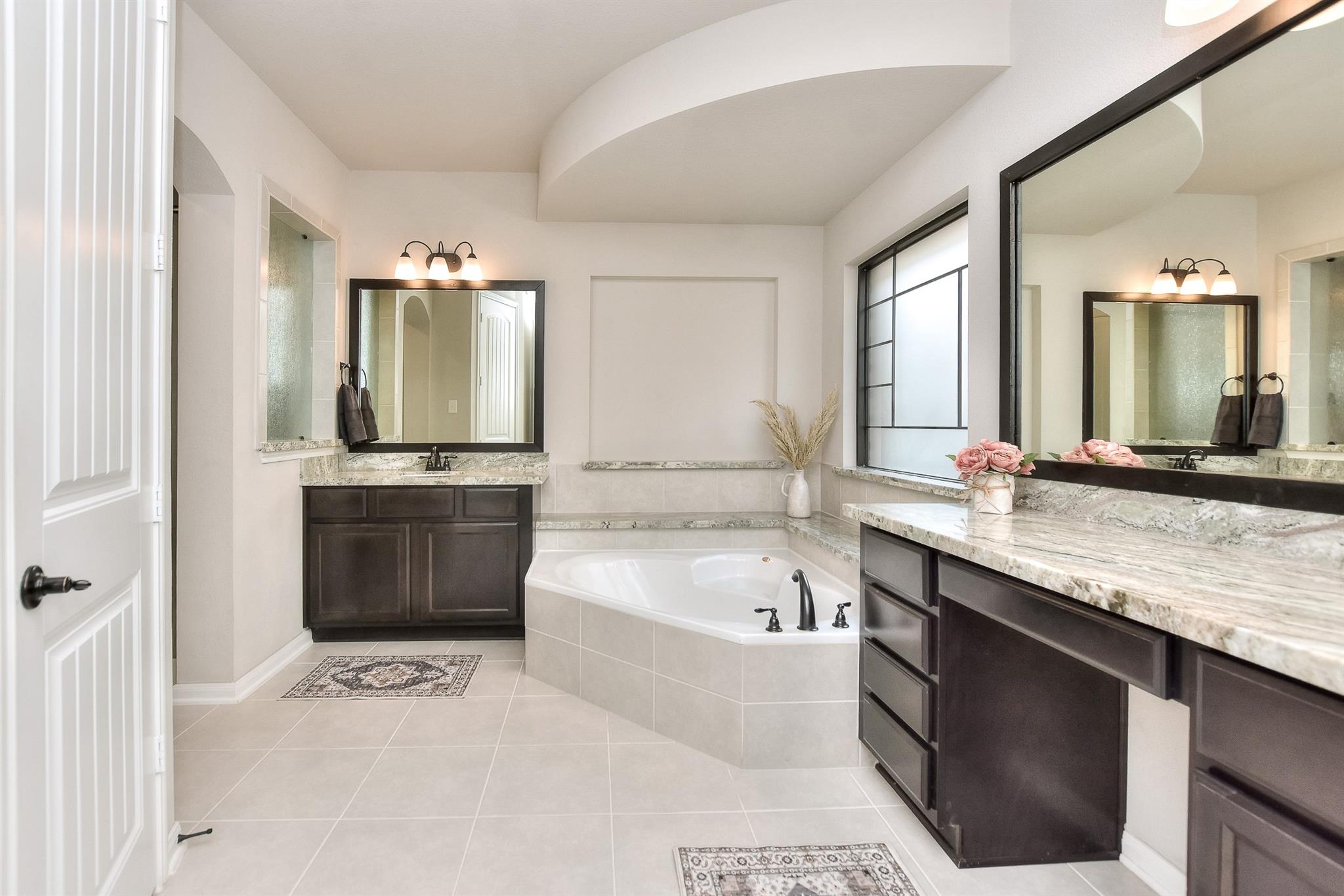 9764637 Property Photo 23