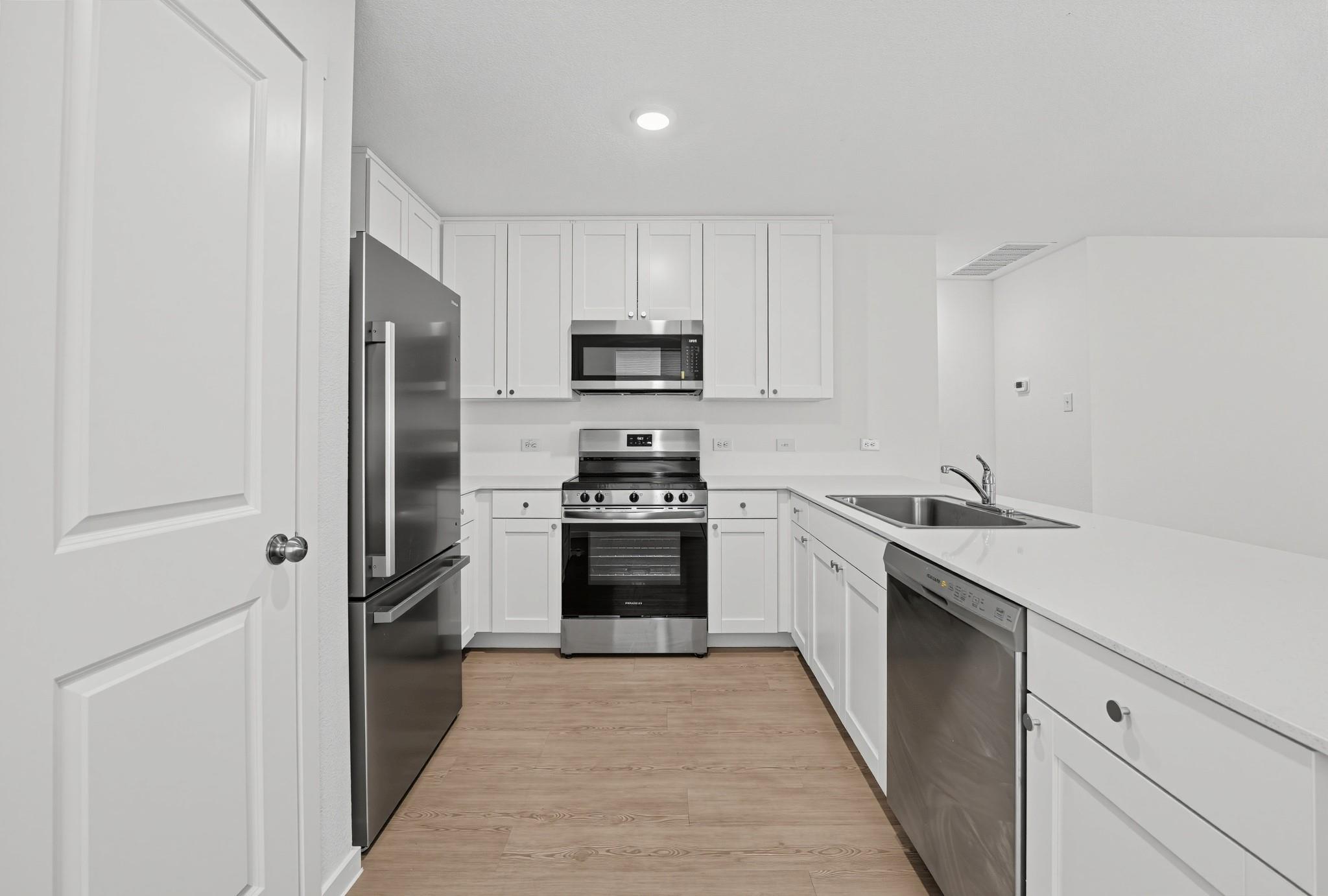 511 Jones Beach Cv Property Photo 6