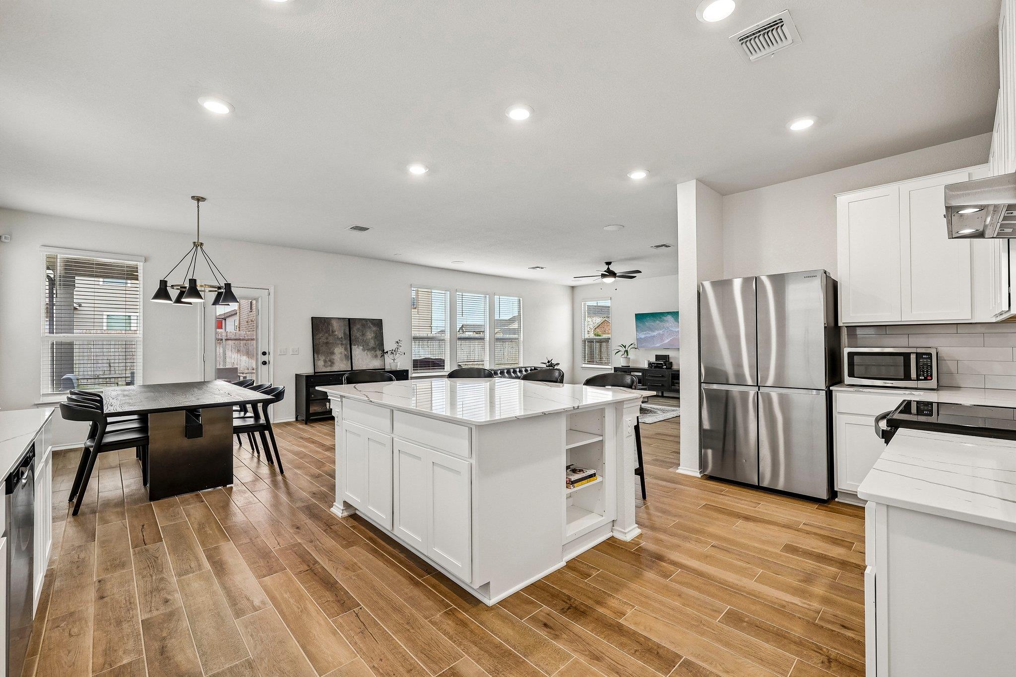 12720 Oxford Vineyard Ln Property Photo 3