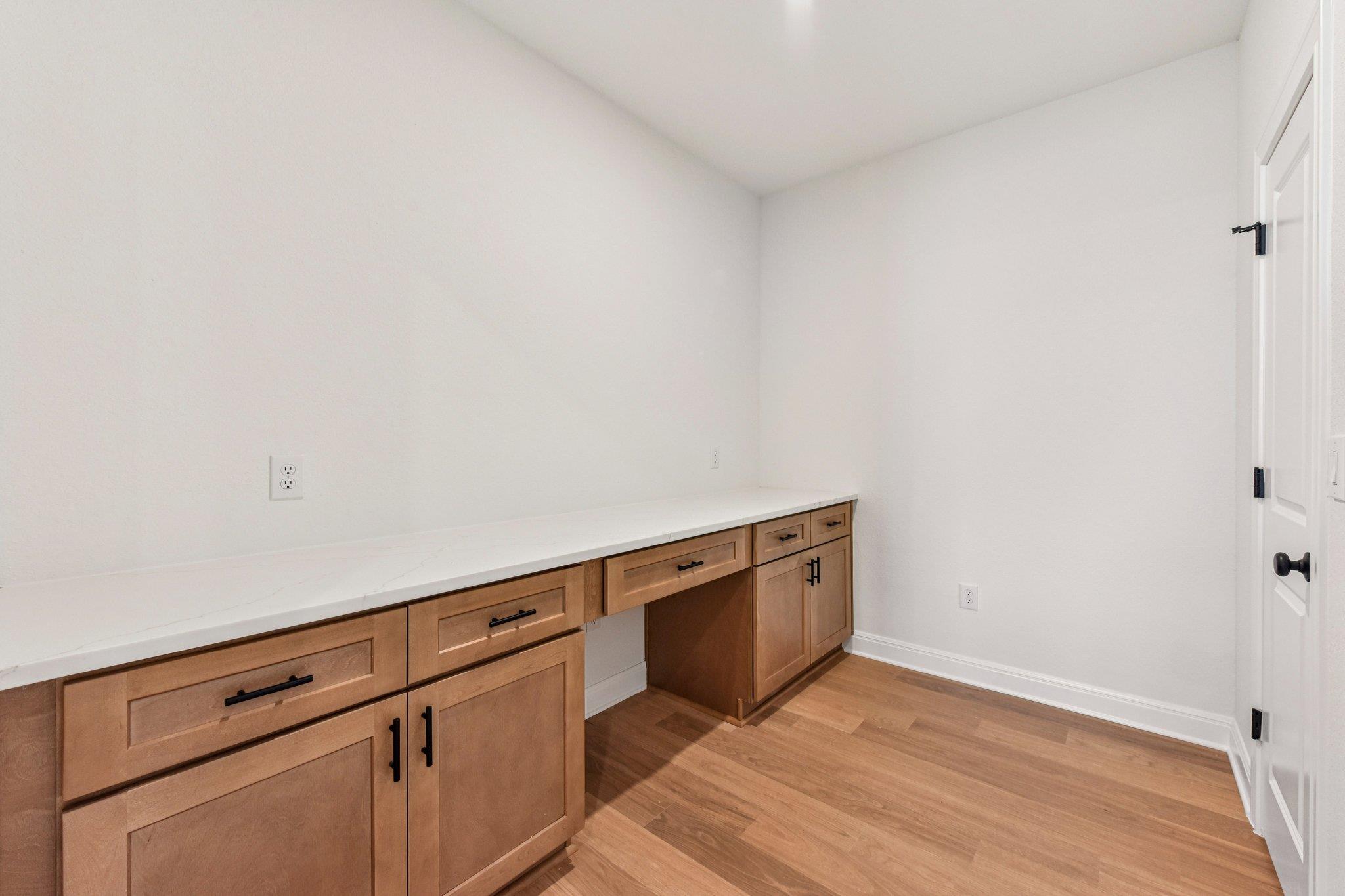 581 Treadwell Ln Property Photo 7