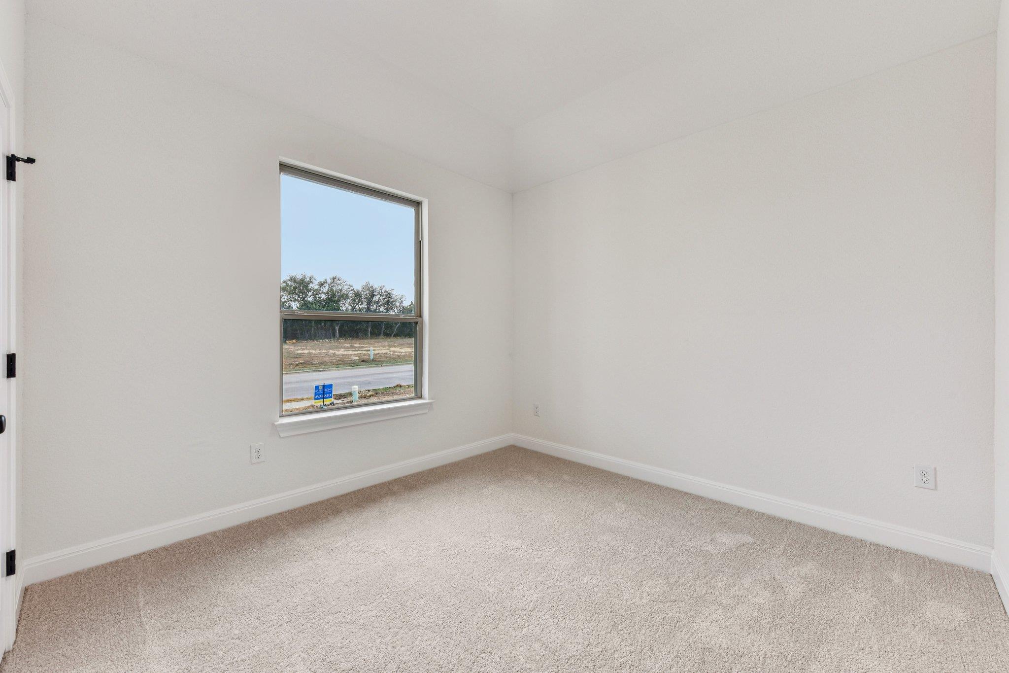 581 Treadwell Ln Property Photo 8