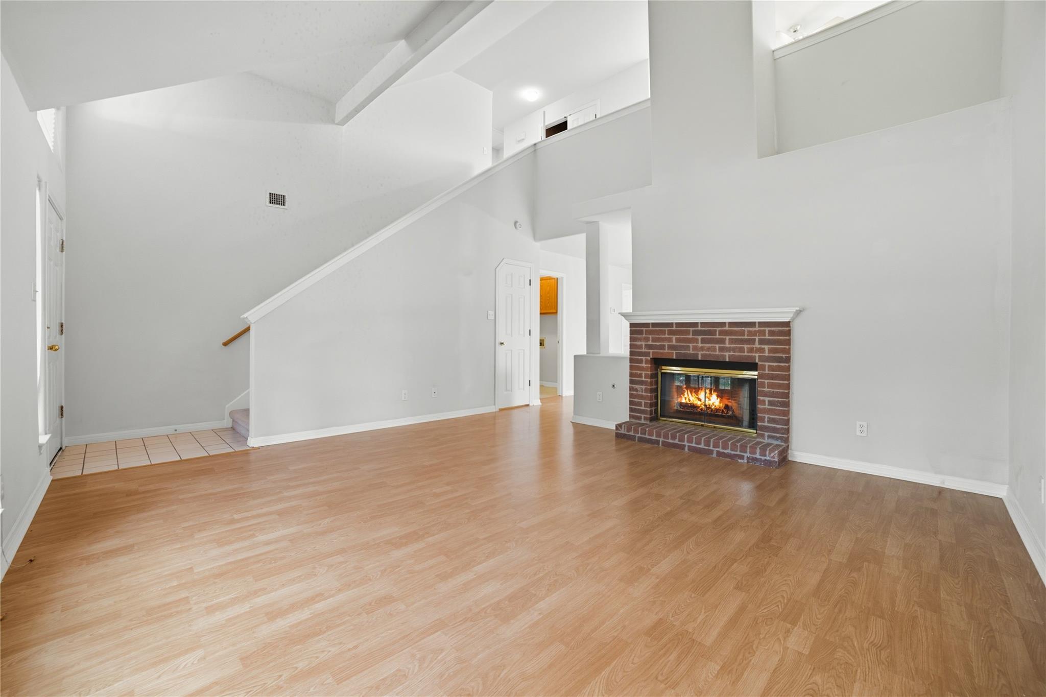 1911 Cedar Bend Dr Property Photo 4