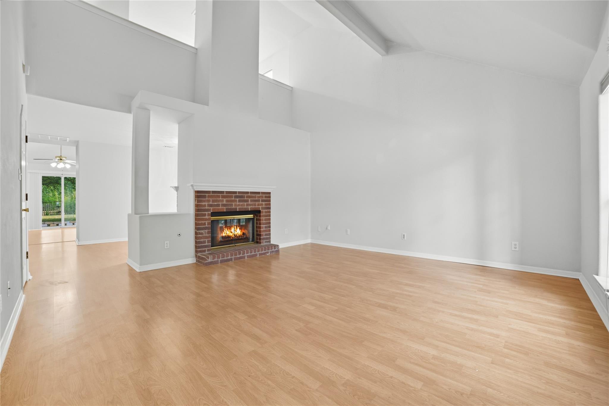 1911 Cedar Bend Dr Property Photo 6