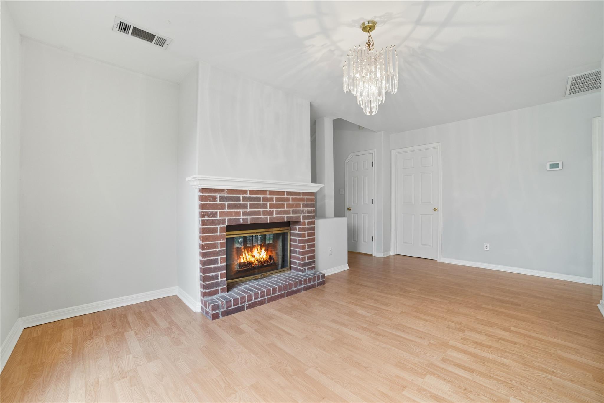 1911 Cedar Bend Dr Property Photo 9