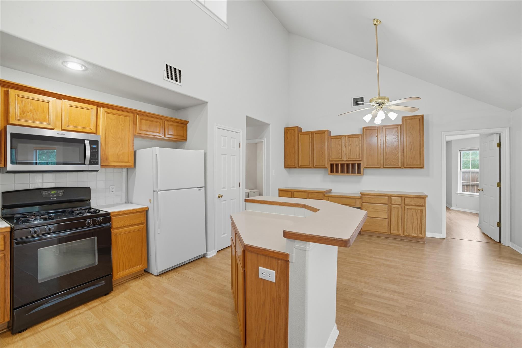 1911 Cedar Bend Dr Property Photo 13