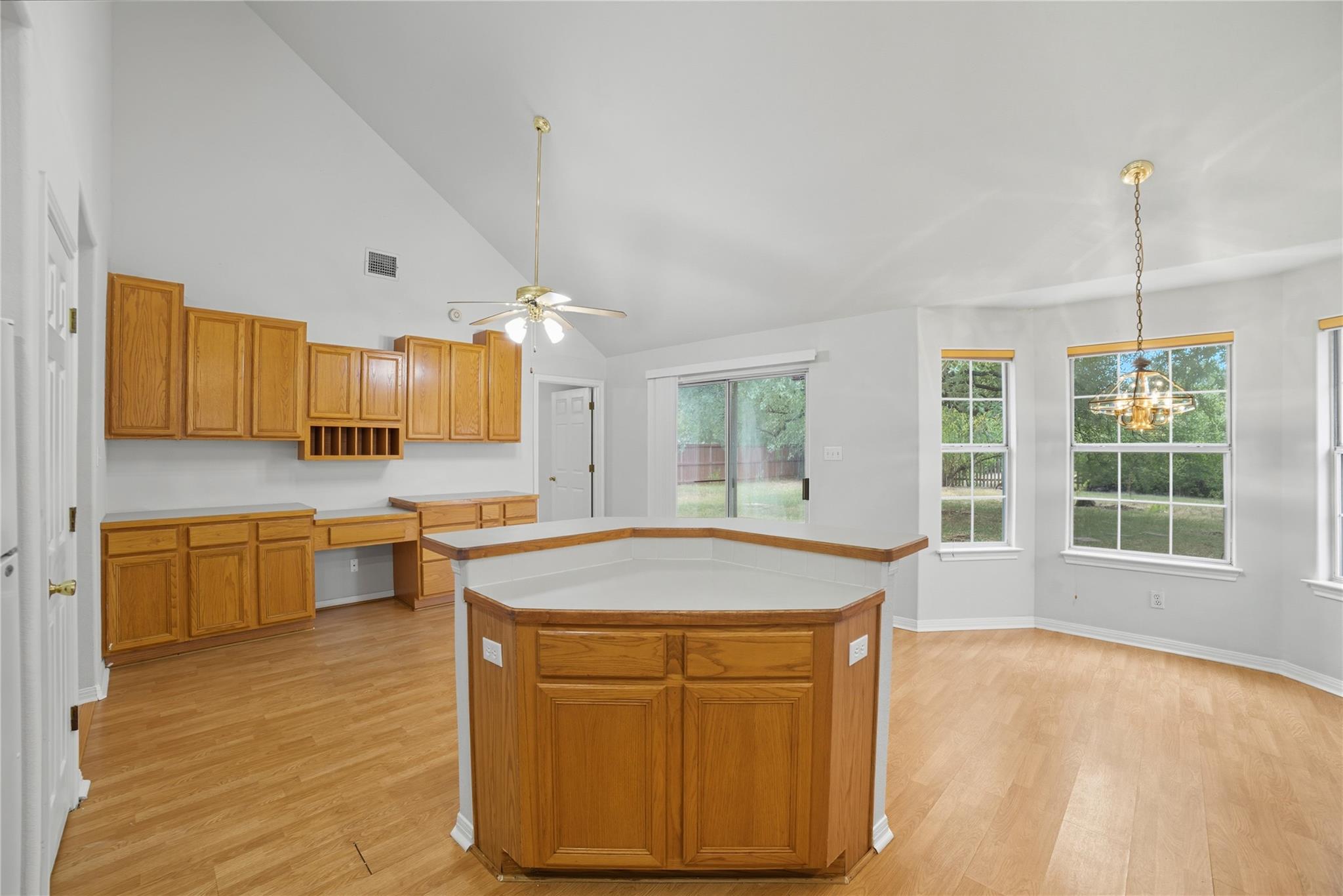 1911 Cedar Bend Dr Property Photo 14