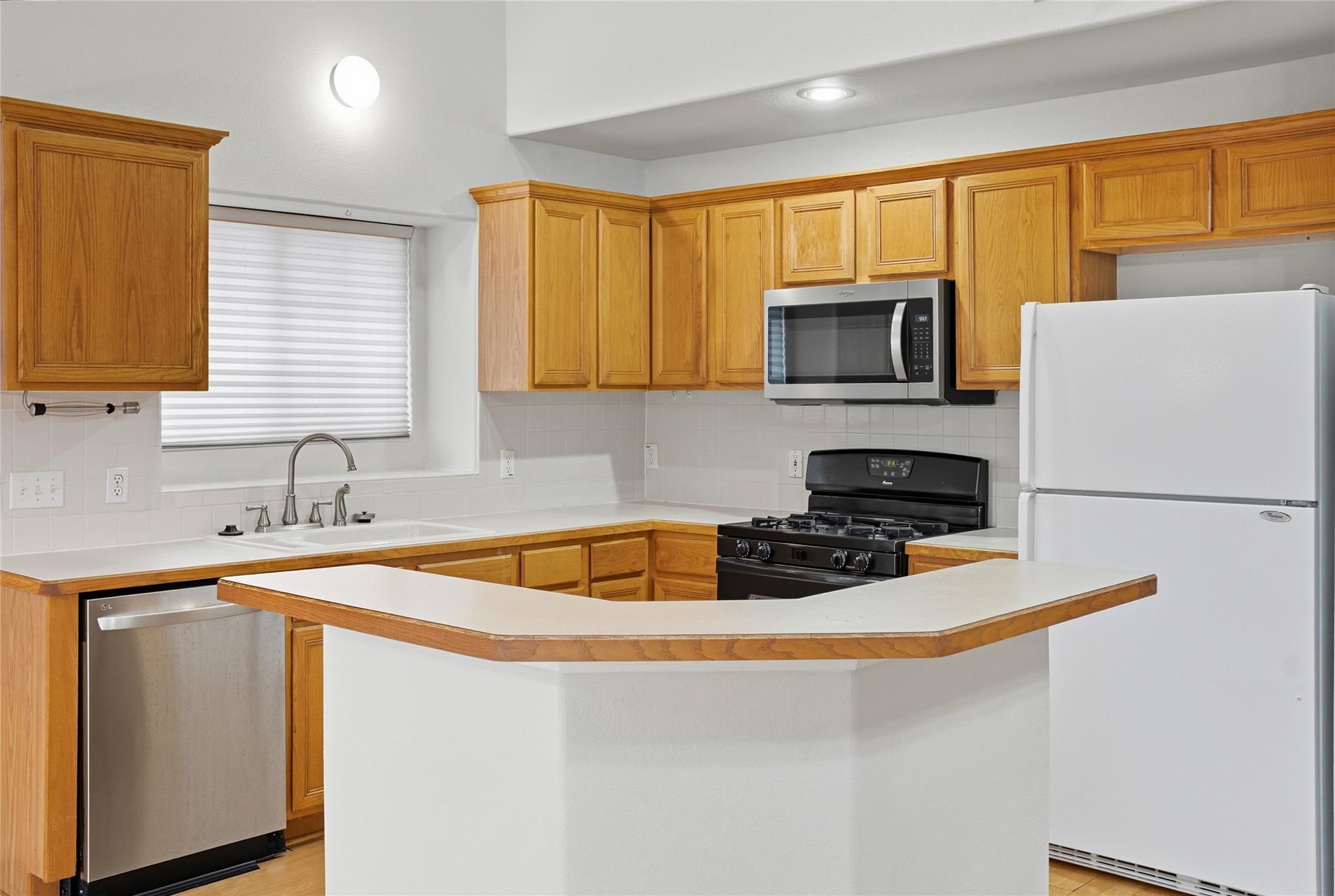 1911 Cedar Bend Dr Property Photo 15