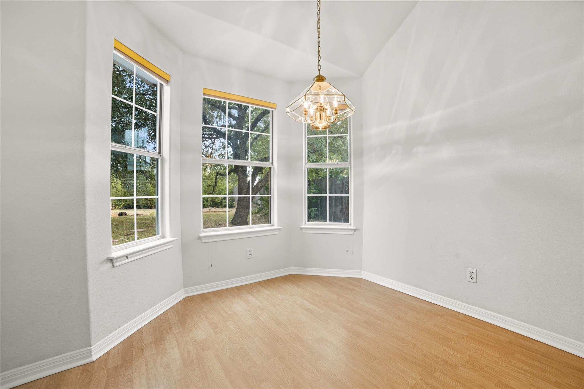 1911 Cedar Bend Dr Property Photo 16