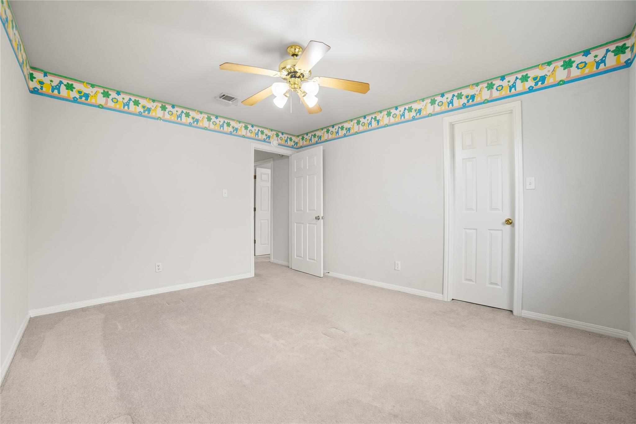 1911 Cedar Bend Dr Property Photo 25
