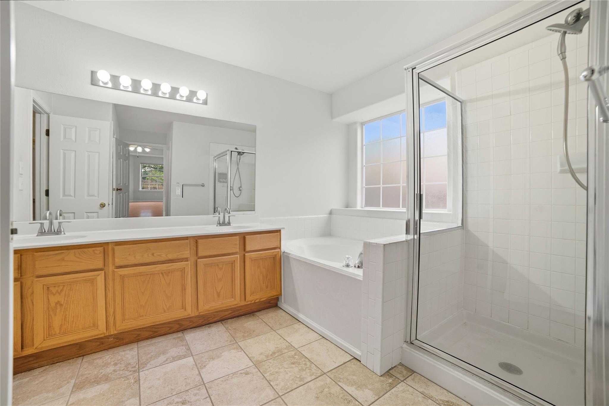 1911 Cedar Bend Dr Property Photo 28