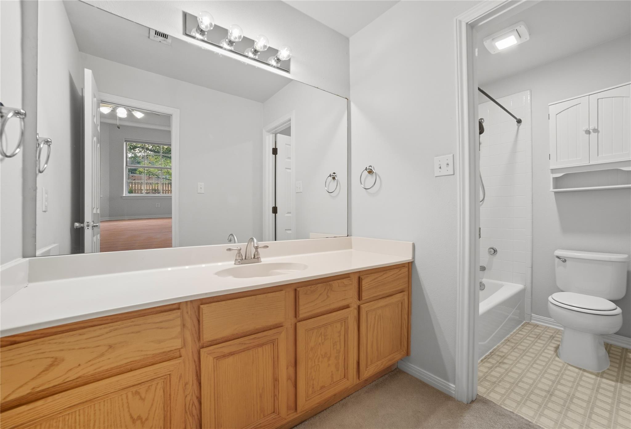 1911 Cedar Bend Dr Property Photo 30