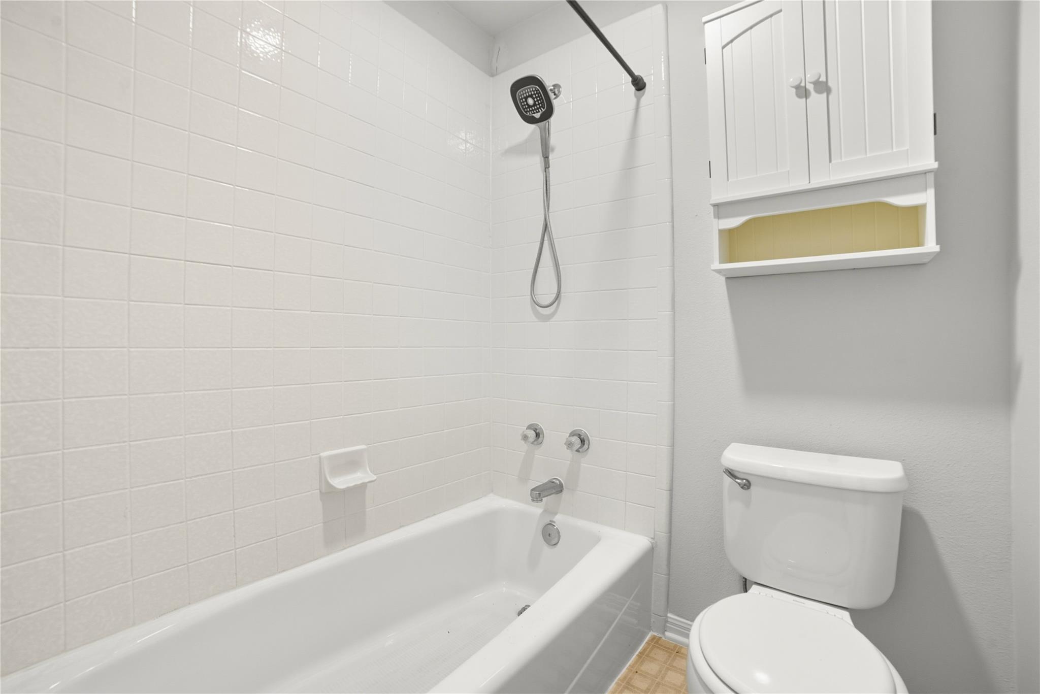 1911 Cedar Bend Dr Property Photo 33