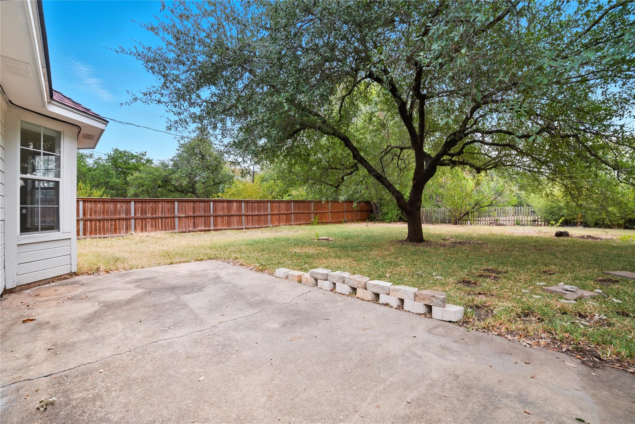 1911 Cedar Bend Dr Property Photo 36