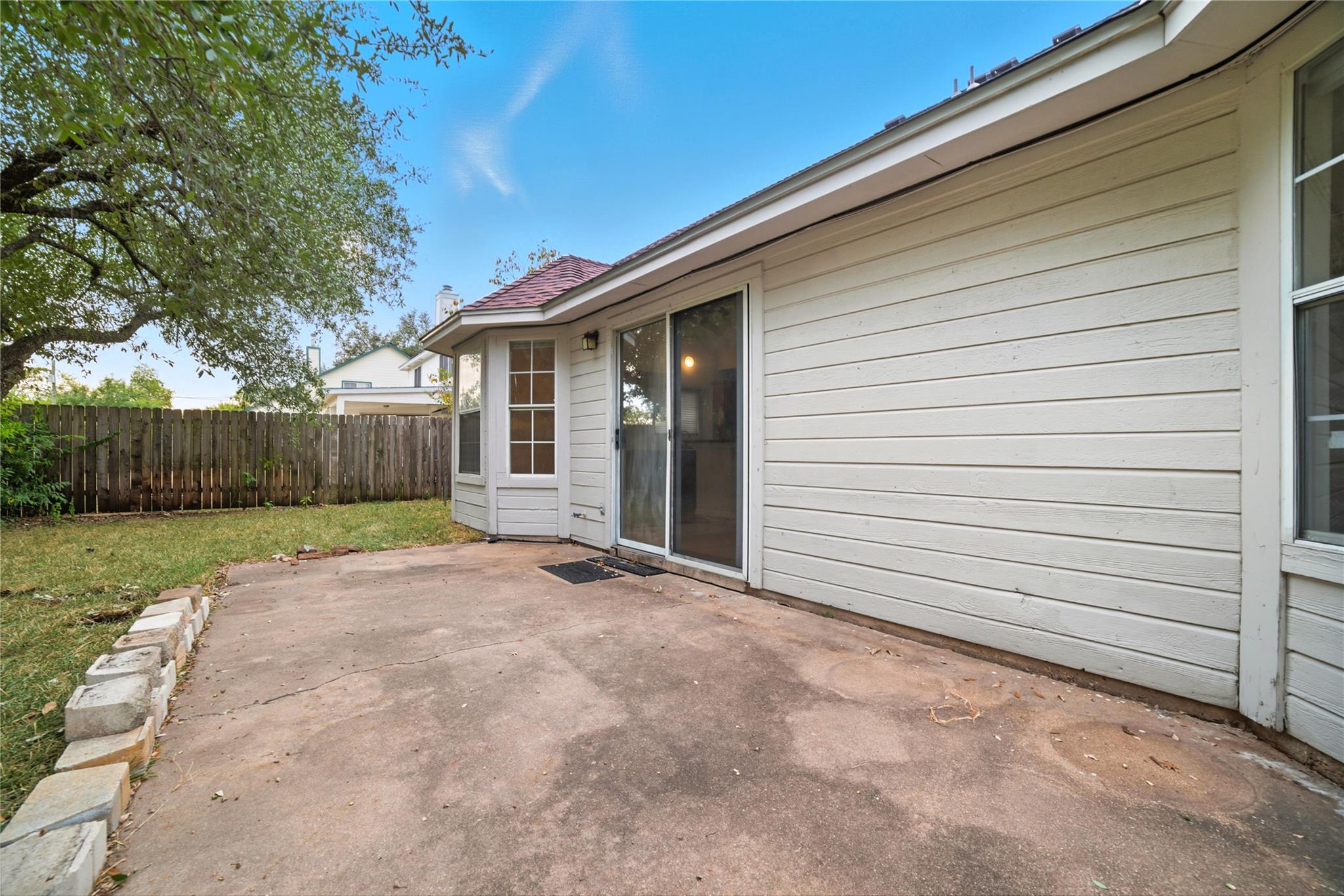 1911 Cedar Bend Dr Property Photo 37