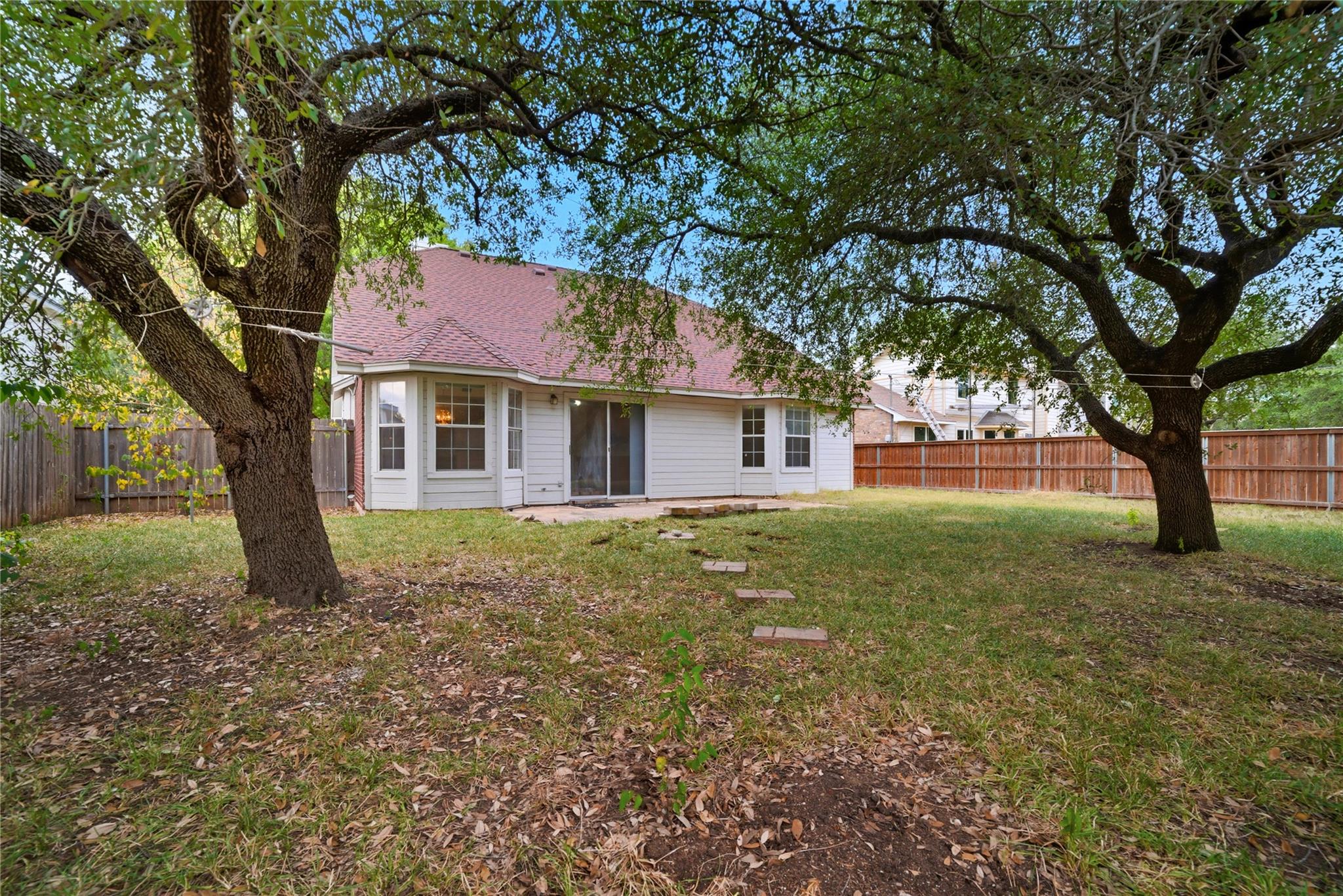 1911 Cedar Bend Dr Property Photo 38