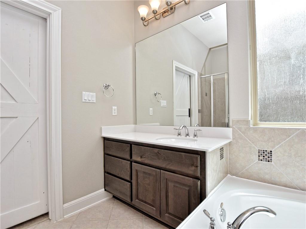 2208 Legend Hill Dr Property Photo 14