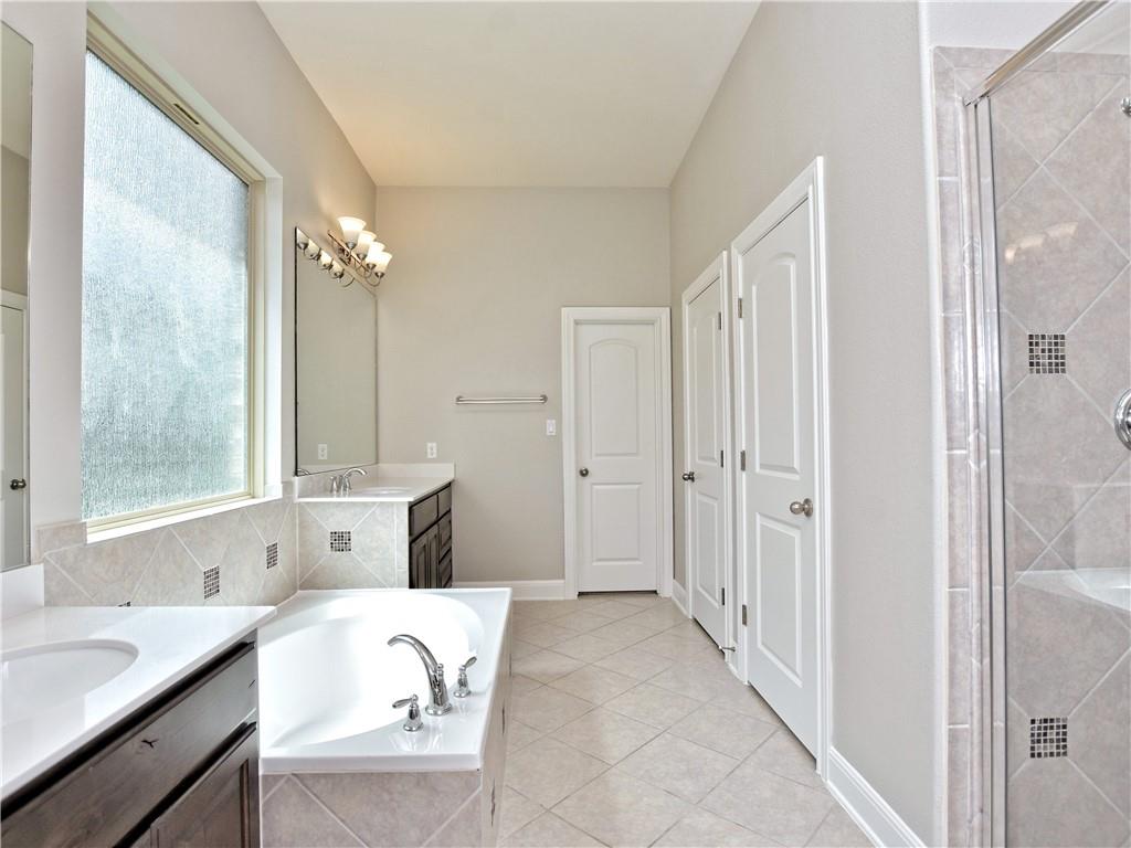 2208 Legend Hill Dr Property Photo 15