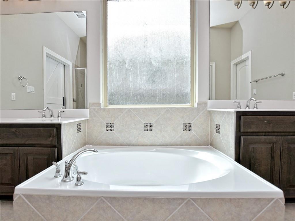 2208 Legend Hill Dr Property Photo 17