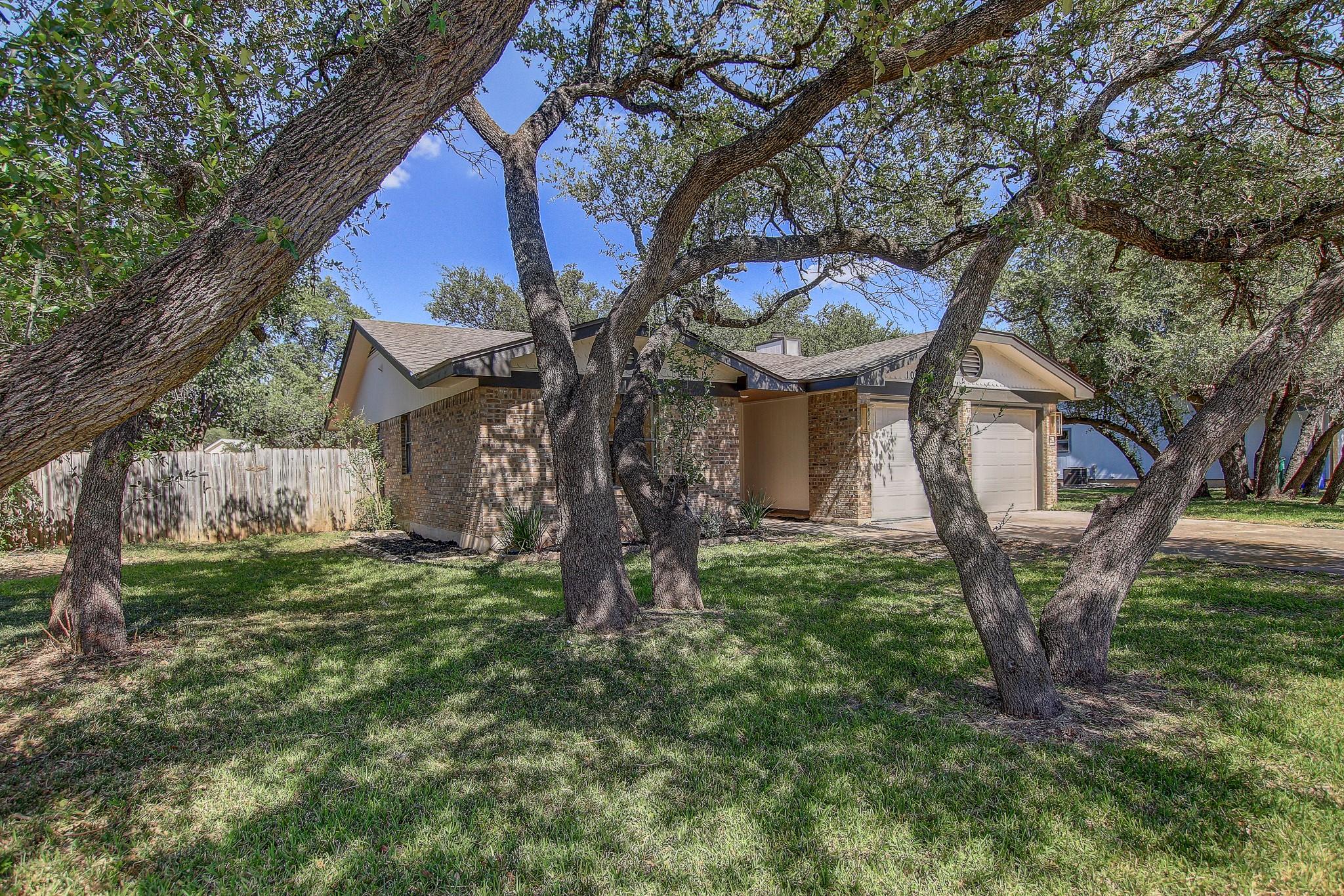100 S Mount Rushmore Dr Property Photo 4
