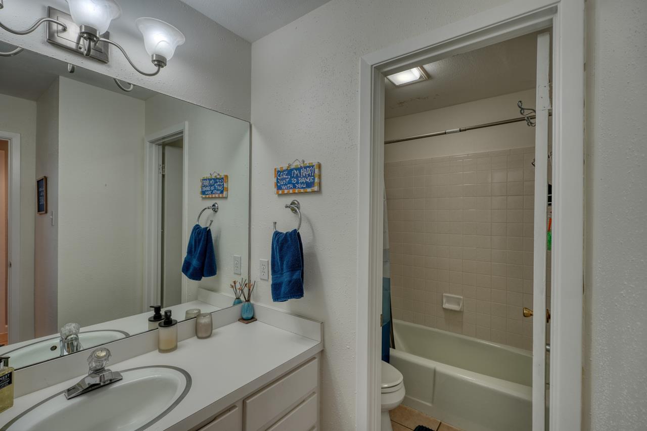 605 Port 3 Property Photo 23