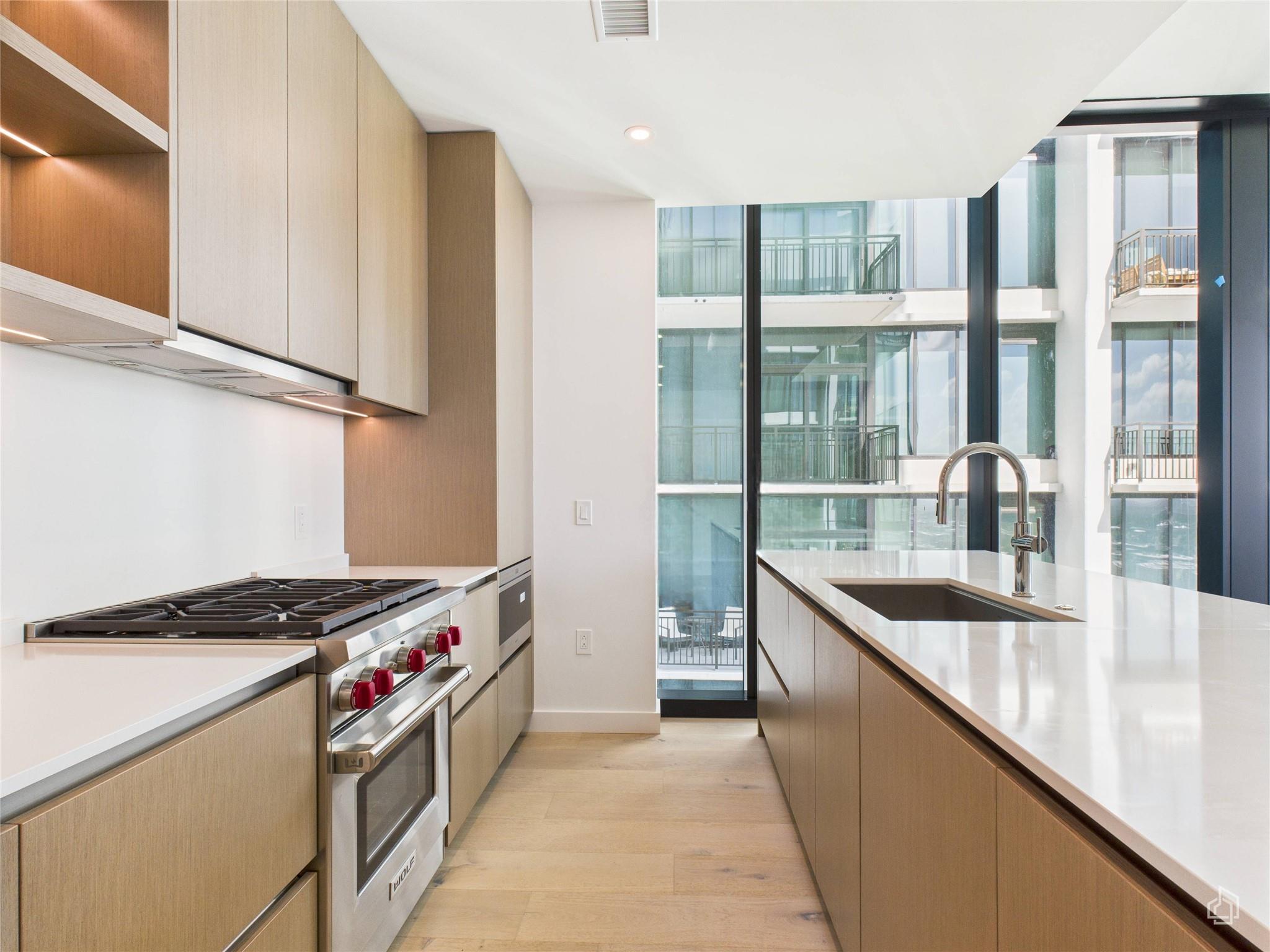 610 Davis St #2808 Property Photo 1