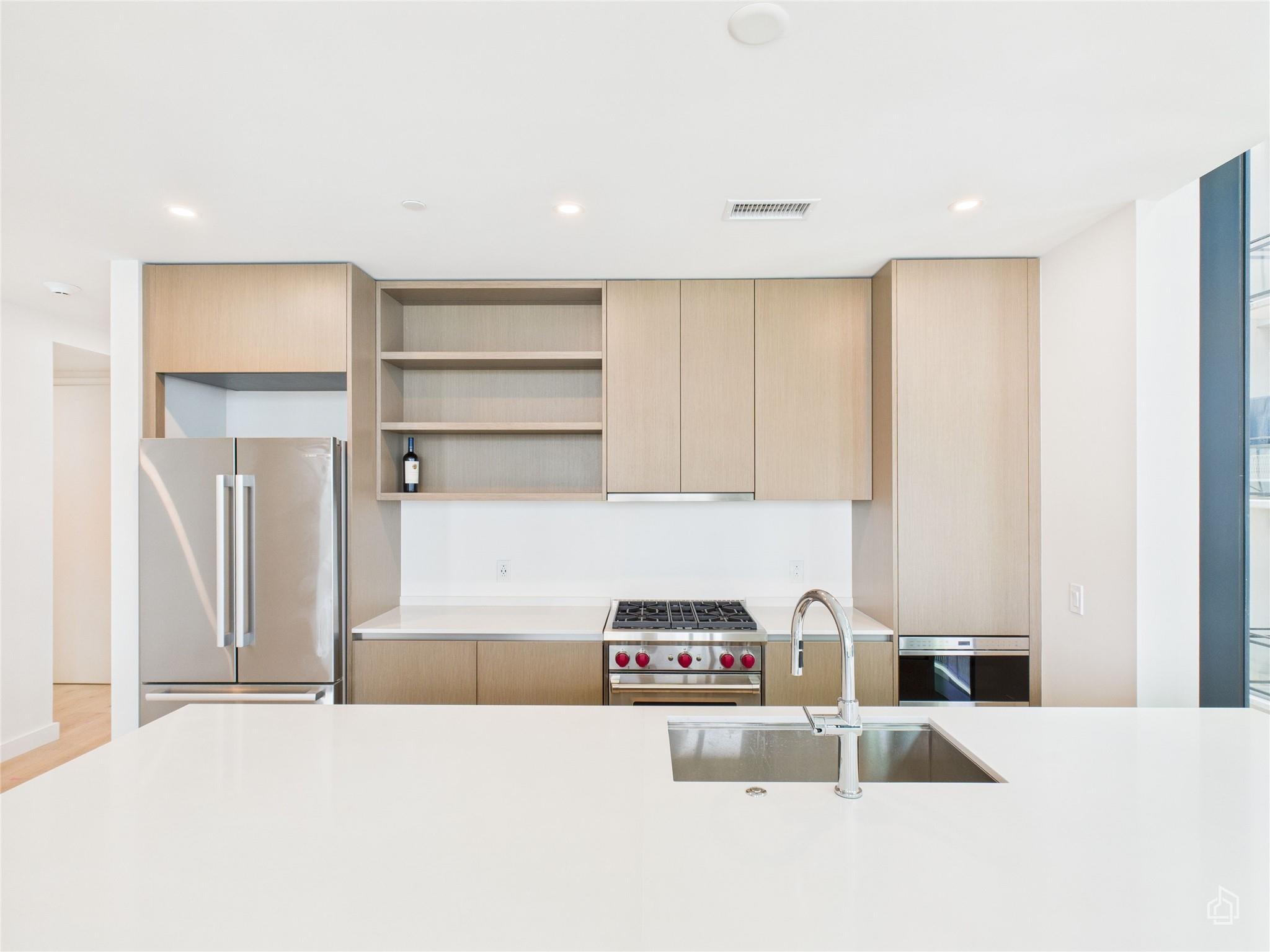 610 Davis St #2808 Property Photo 2