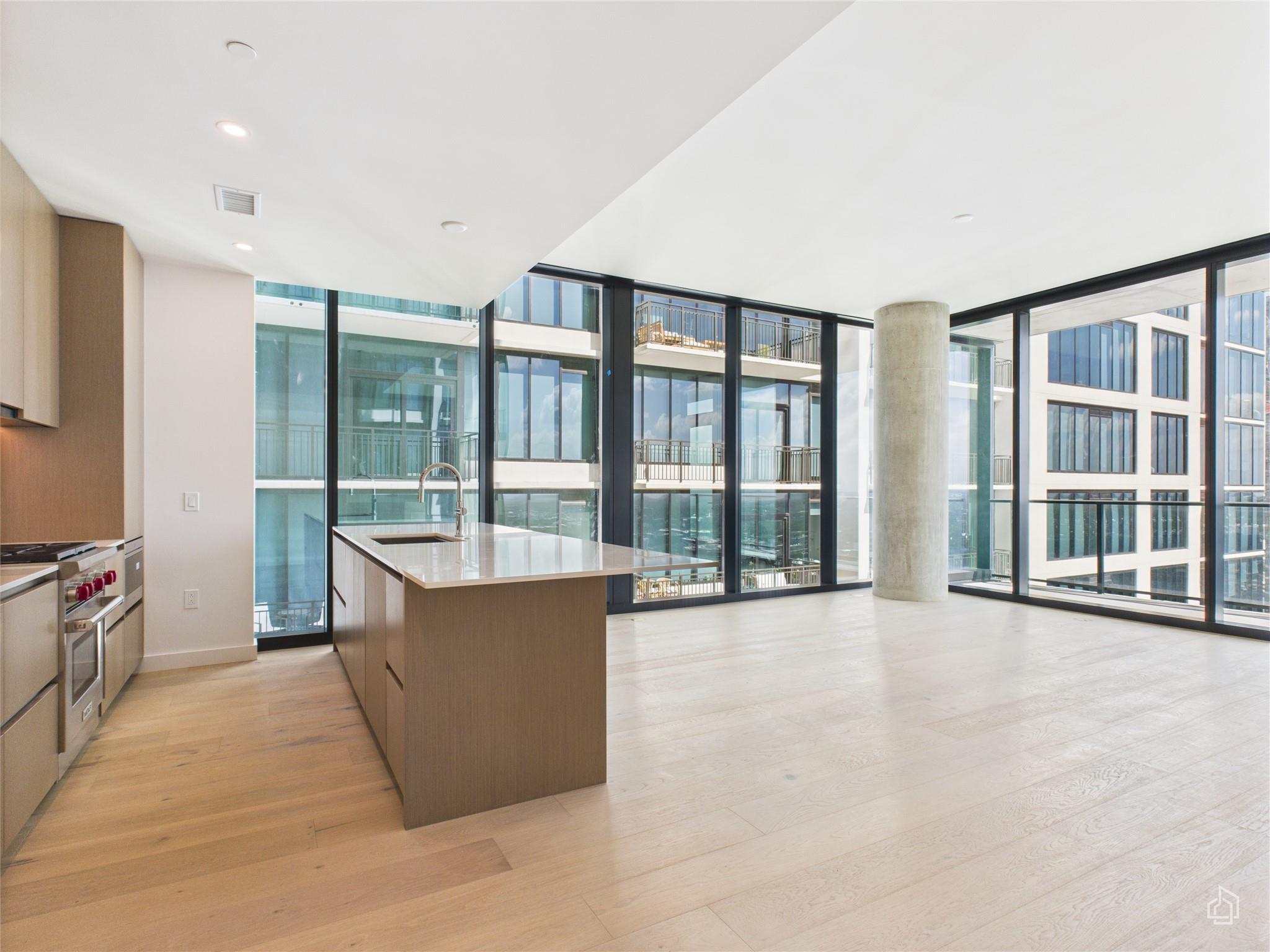 610 Davis St #2808 Property Photo 4