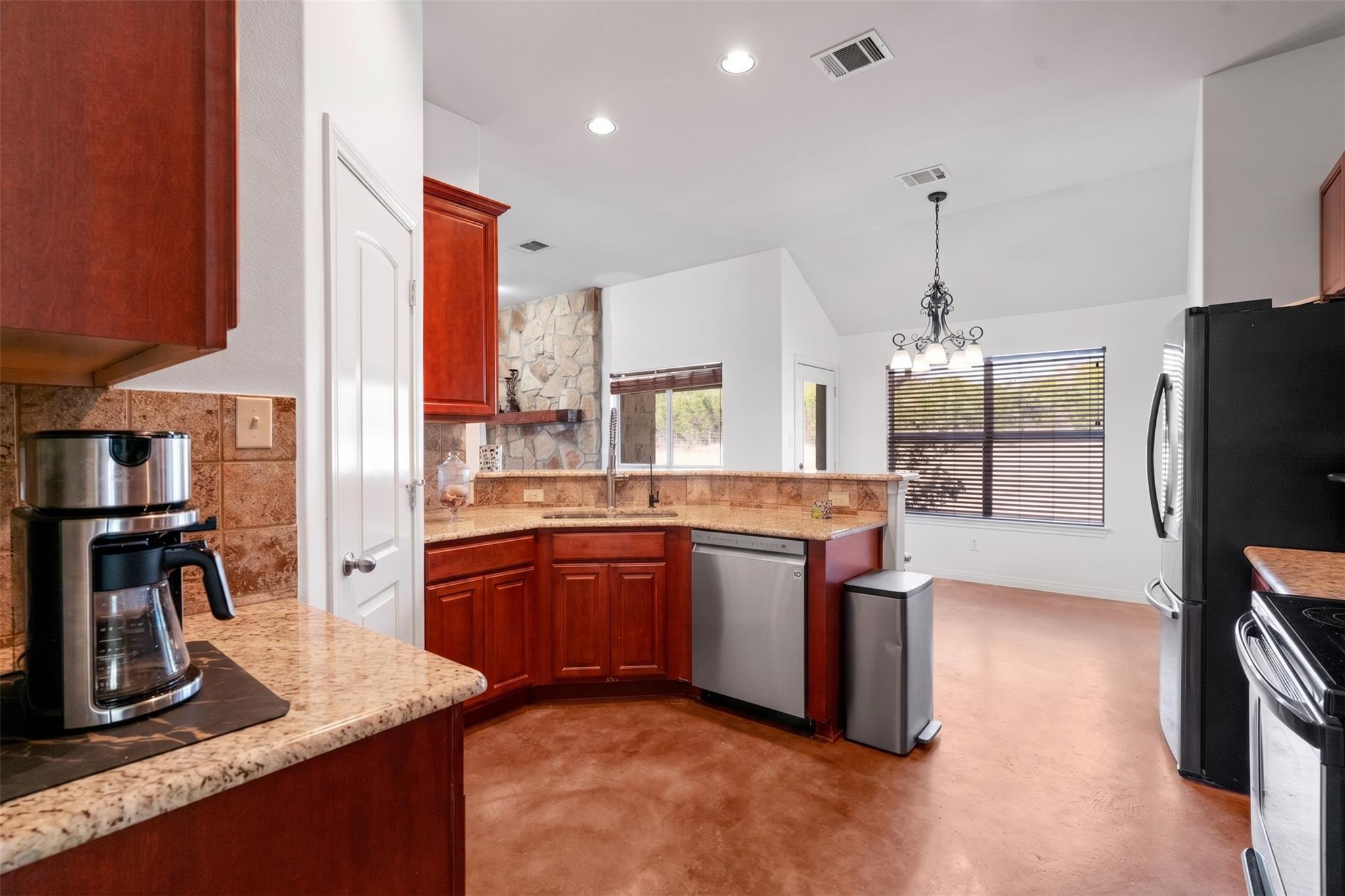 463 Beauchamp Rd Property Photo 18