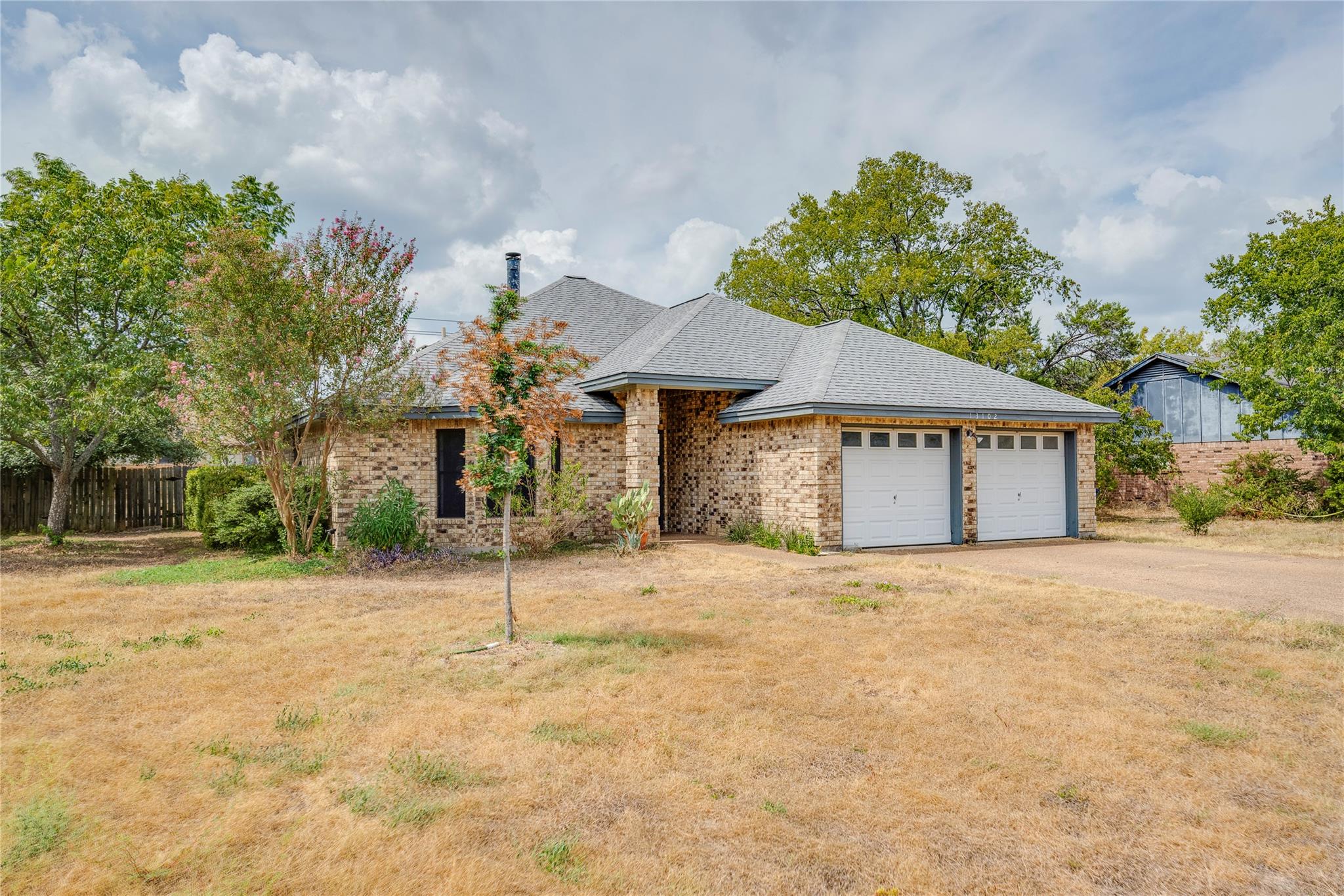 13102 Villa Park Dr Property Photo 1