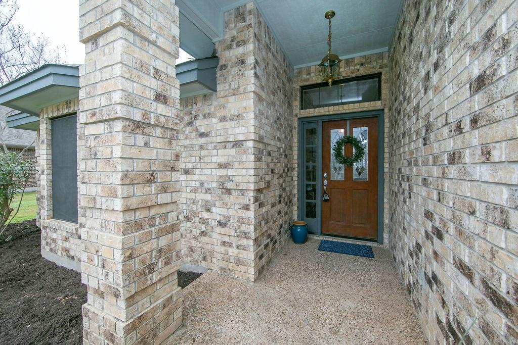13102 Villa Park Dr Property Photo 3