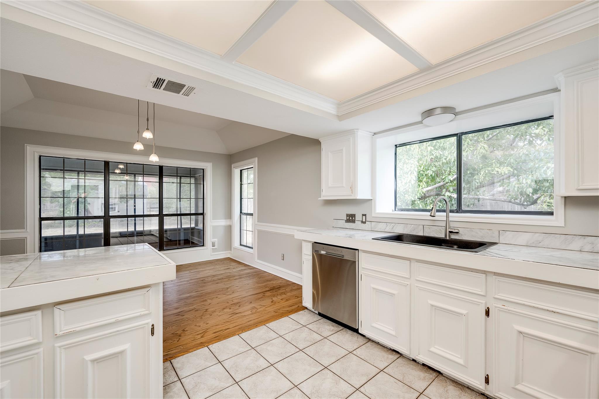 13102 Villa Park Dr Property Photo 3