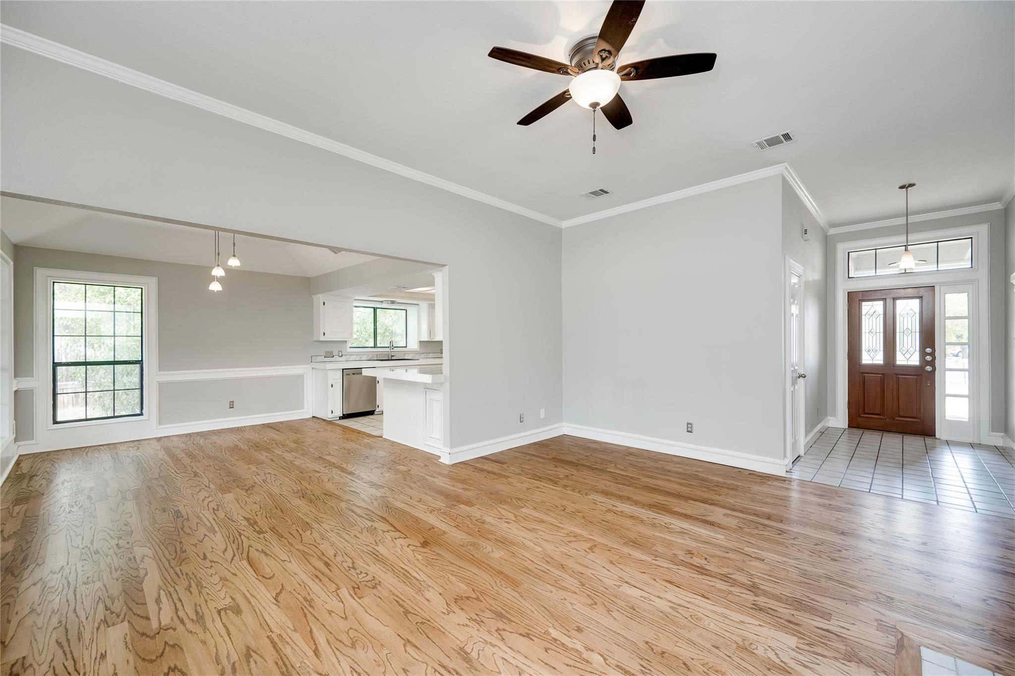 13102 Villa Park Dr Property Photo 4