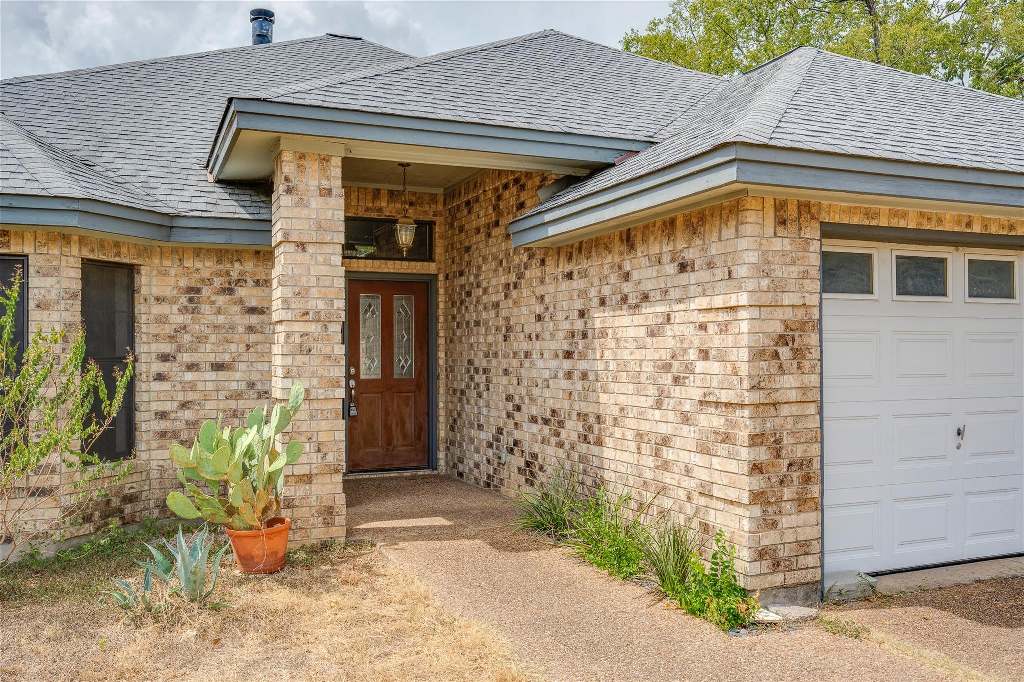 13102 Villa Park Dr Property Photo 5
