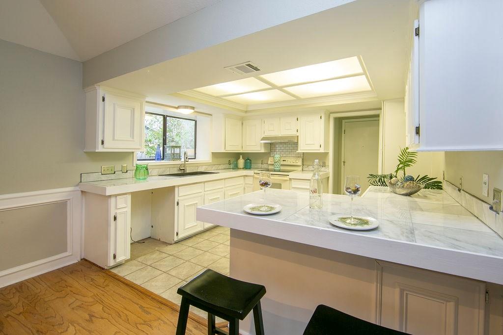 13102 Villa Park Dr Property Photo 7