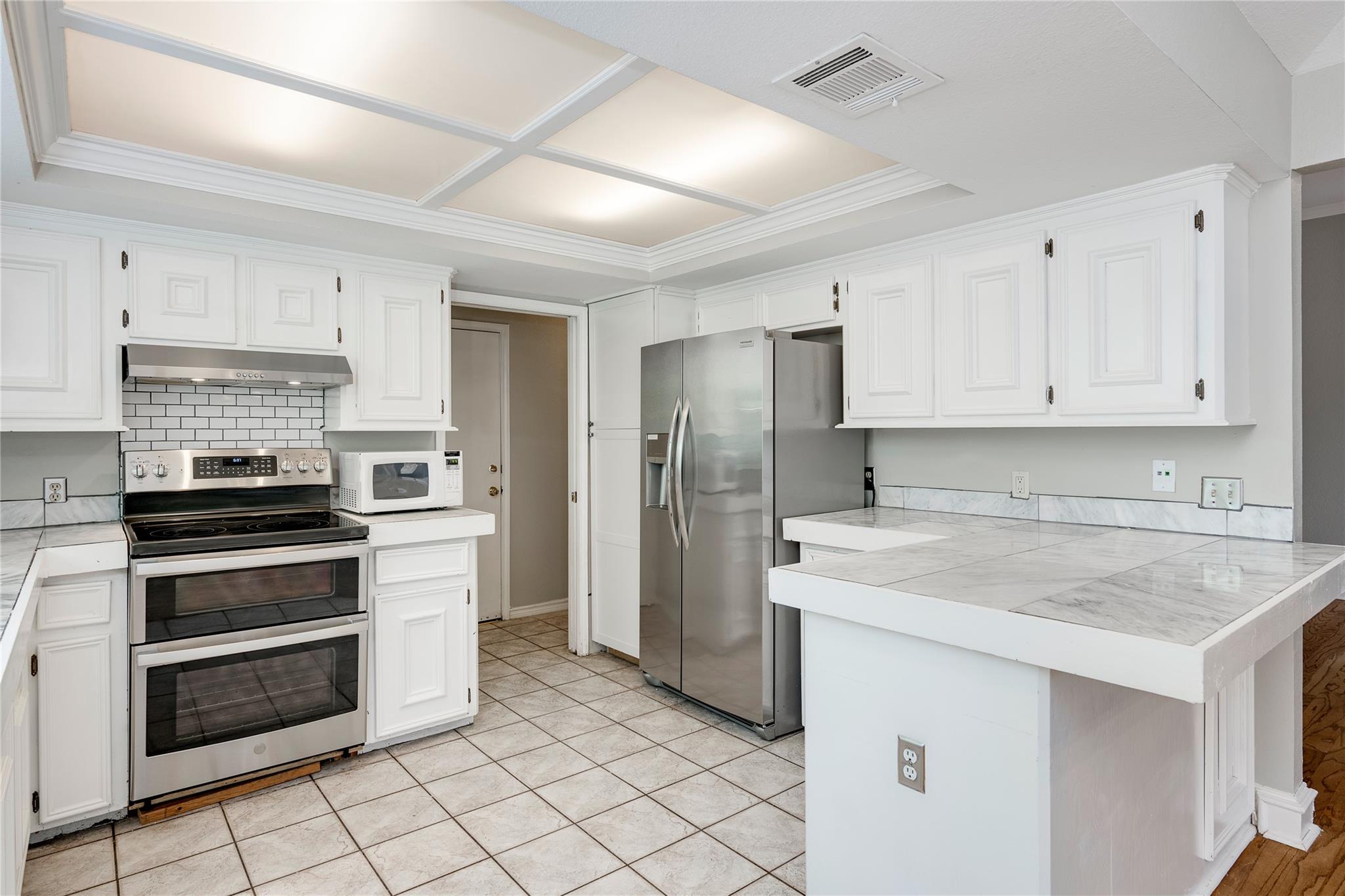 13102 Villa Park Dr Property Photo 8