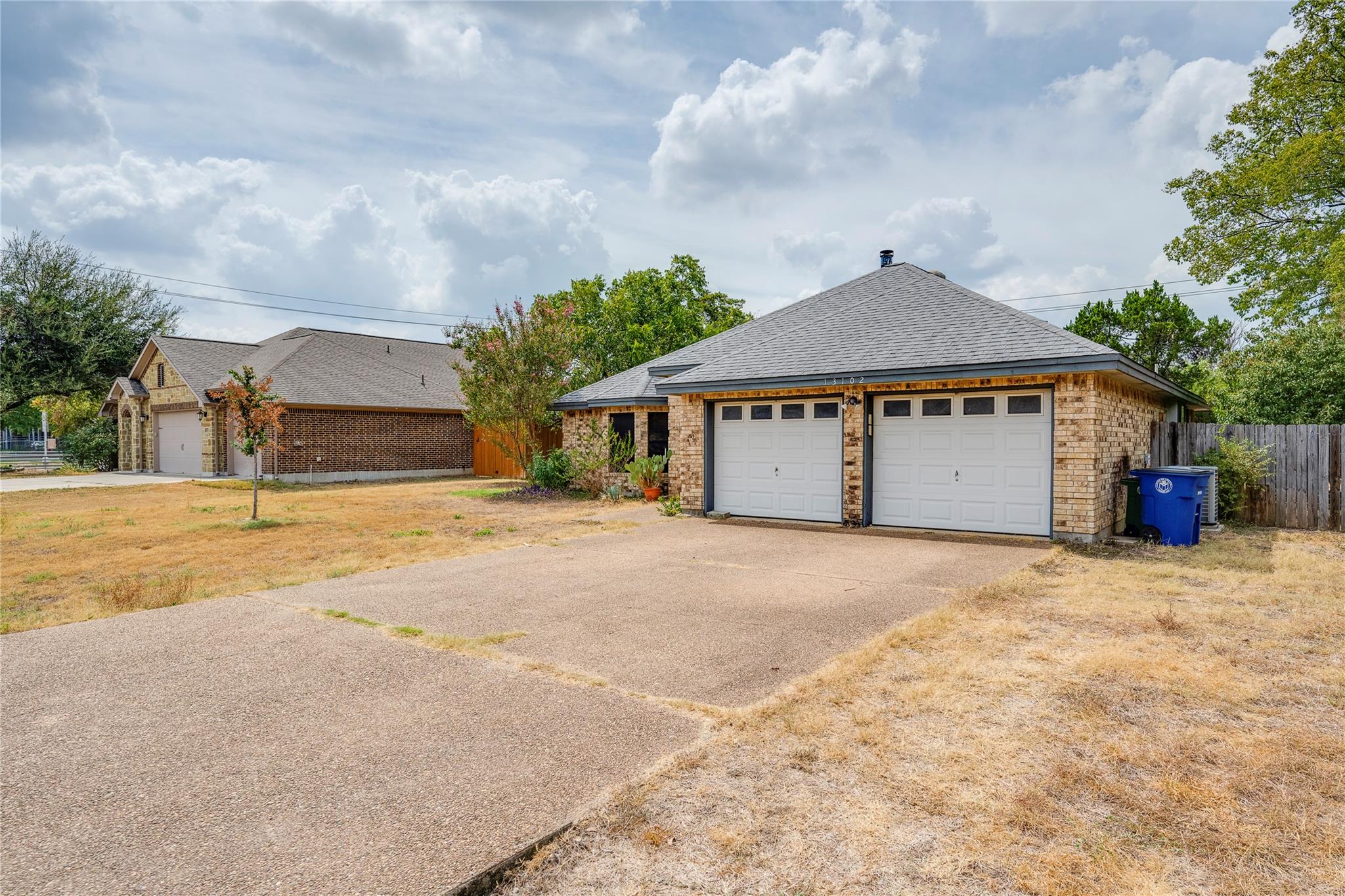 13102 Villa Park Dr Property Photo 10