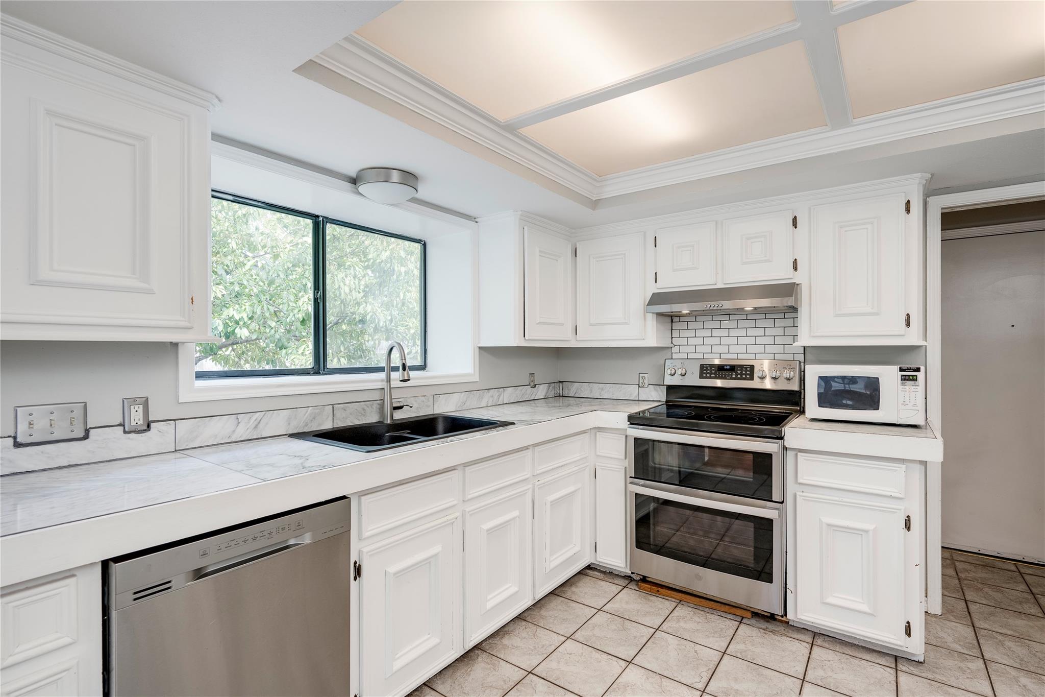 13102 Villa Park Dr Property Photo 11