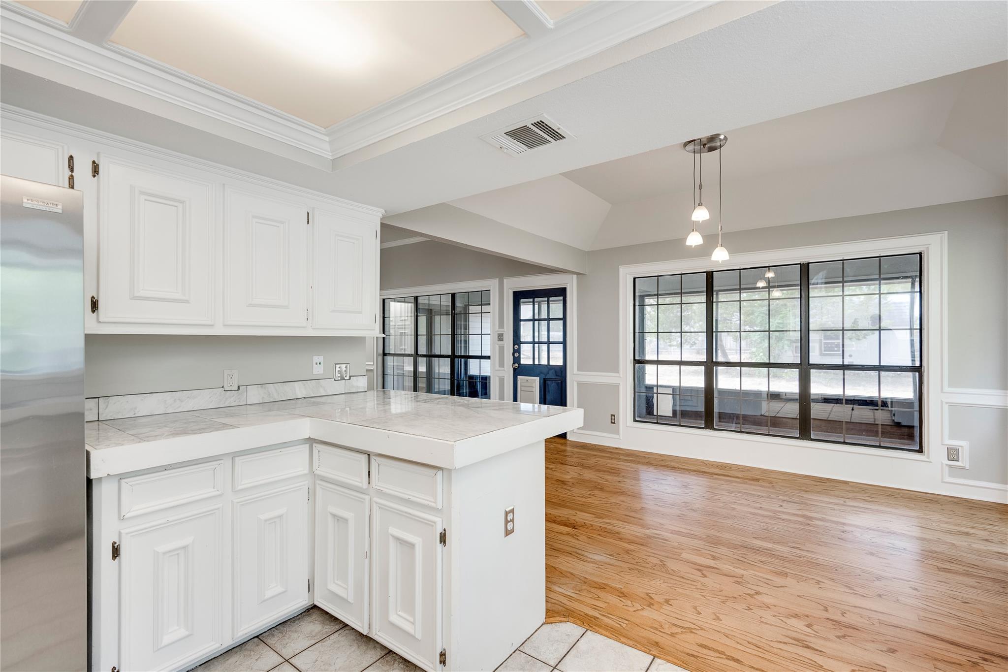 13102 Villa Park Dr Property Photo 12