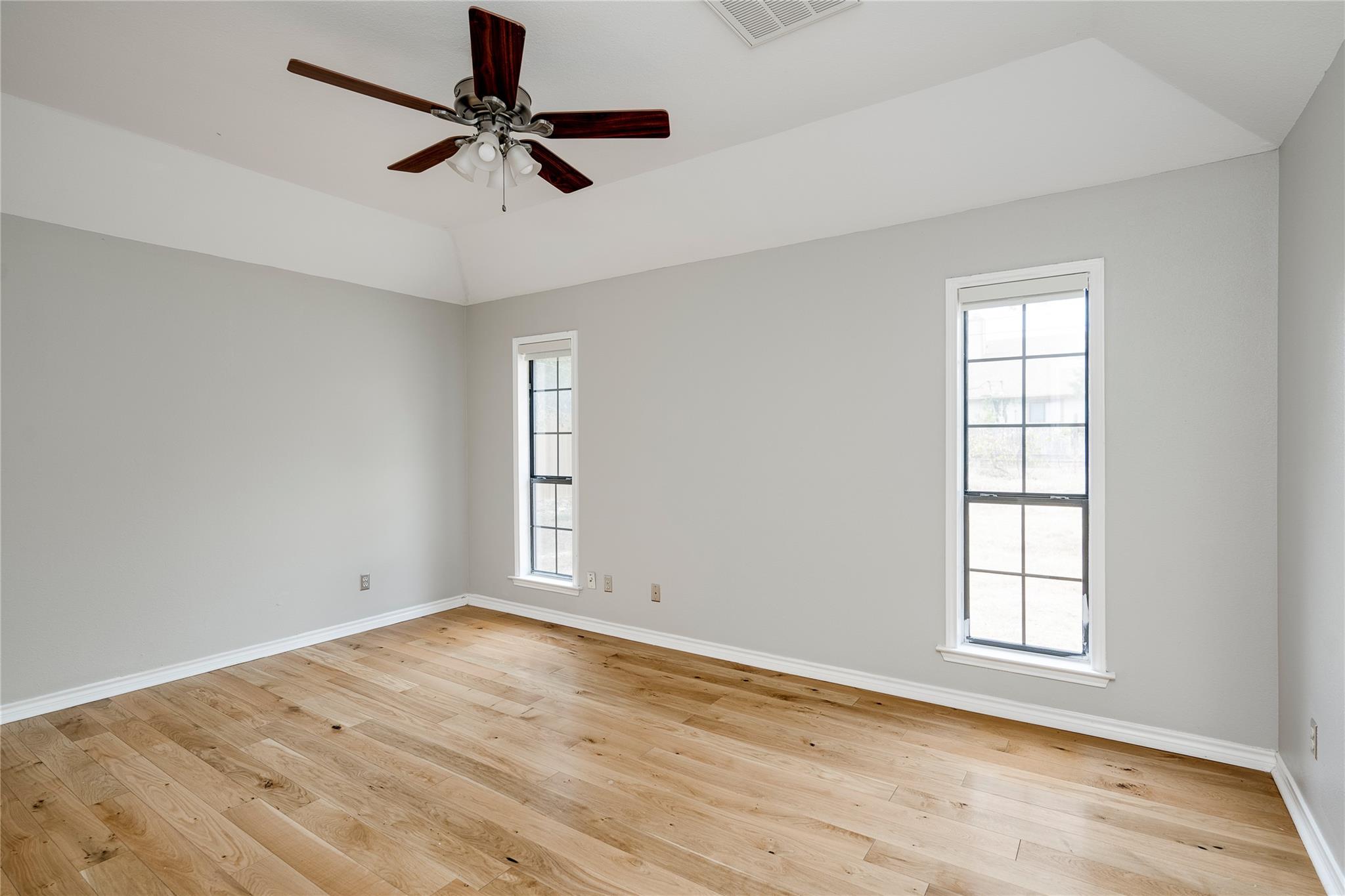 13102 Villa Park Dr Property Photo 15