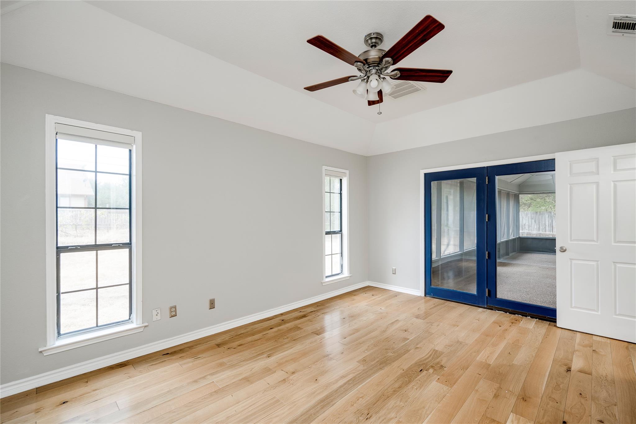 13102 Villa Park Dr Property Photo 16