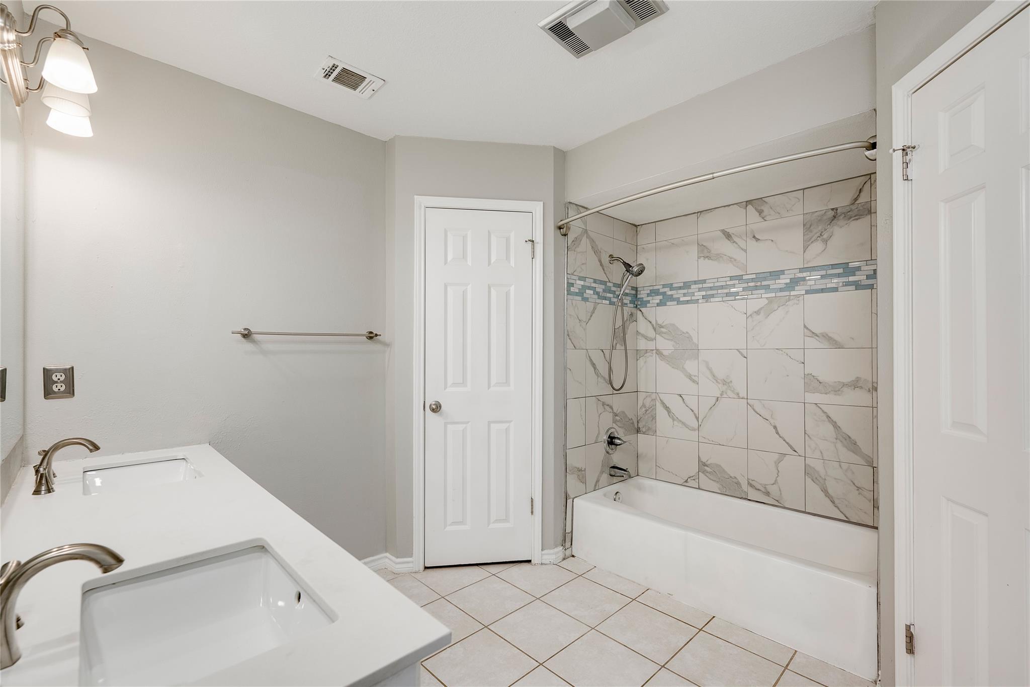 13102 Villa Park Dr Property Photo 18