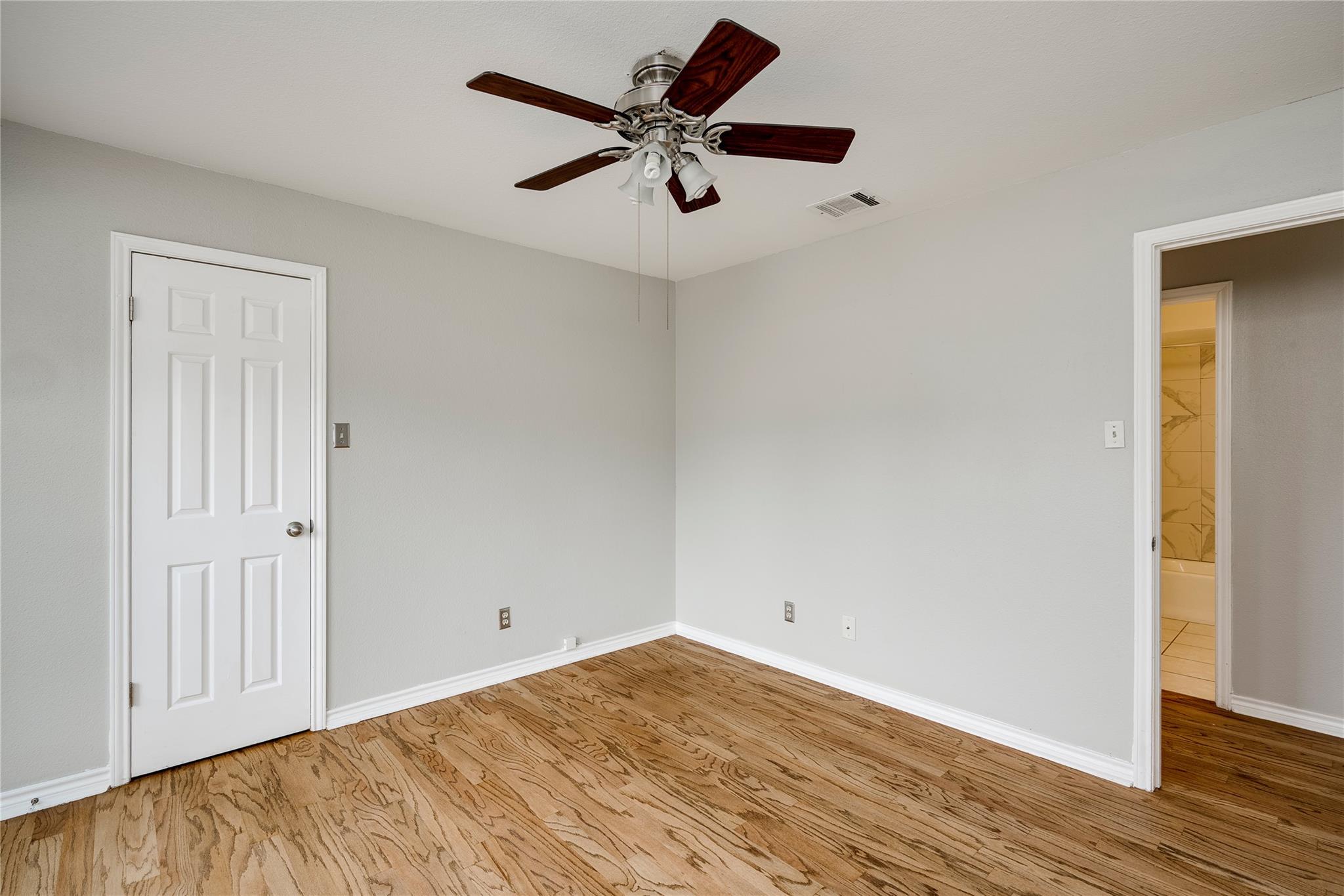 13102 Villa Park Dr Property Photo 25