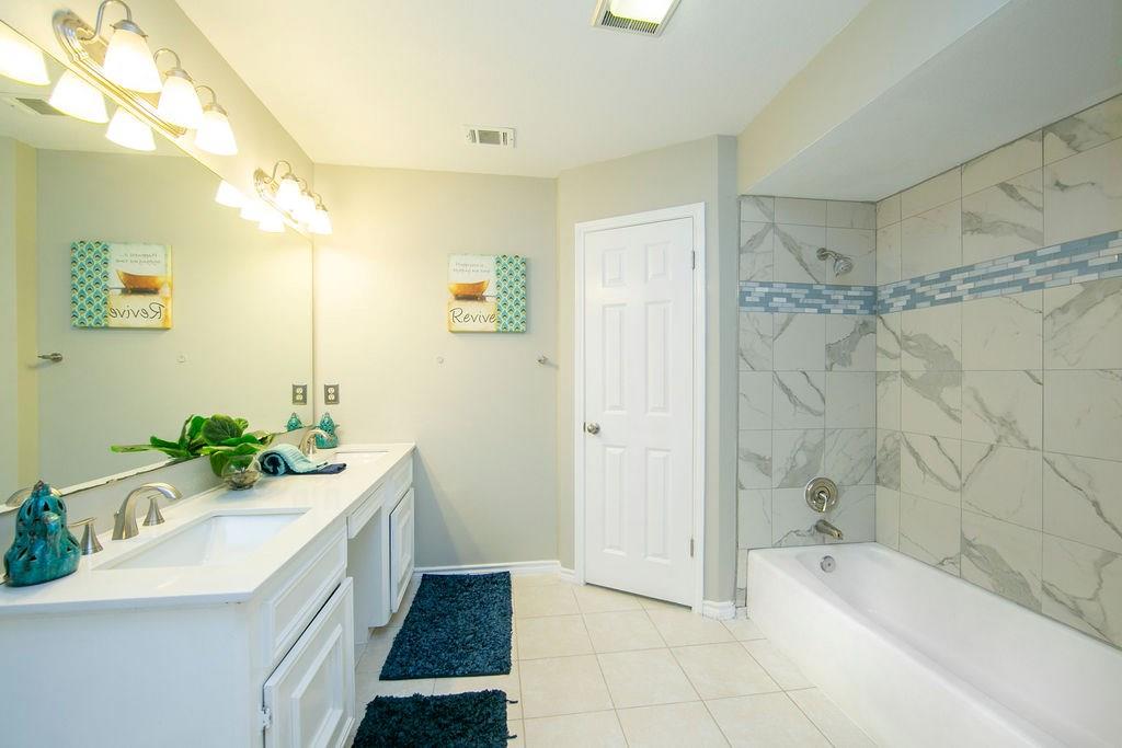 13102 Villa Park Dr Property Photo 26