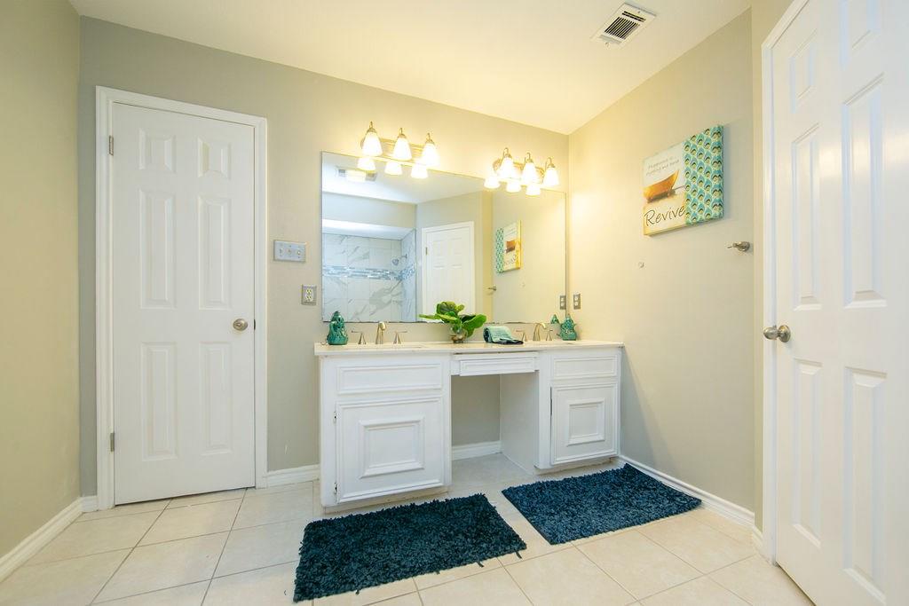 13102 Villa Park Dr Property Photo 27